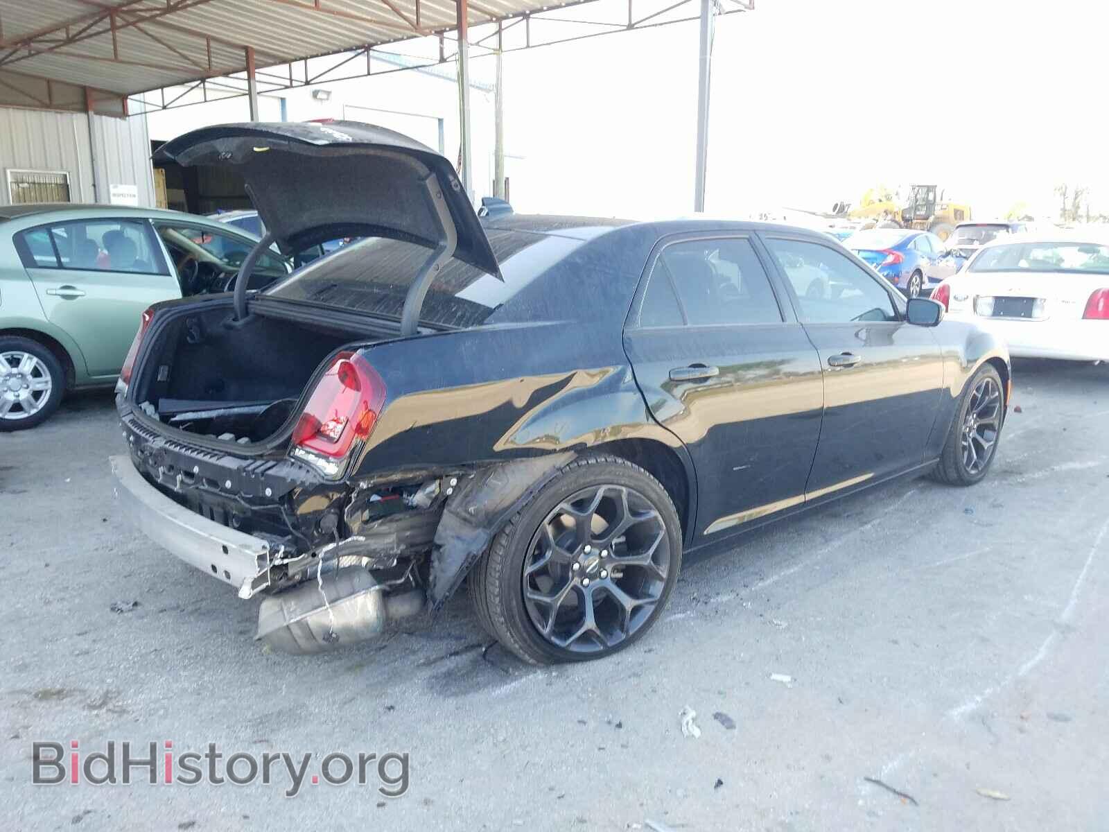 2019 CHRYSLER 300 - VIN: 2C3CCABG2KH517128 - Фото 4