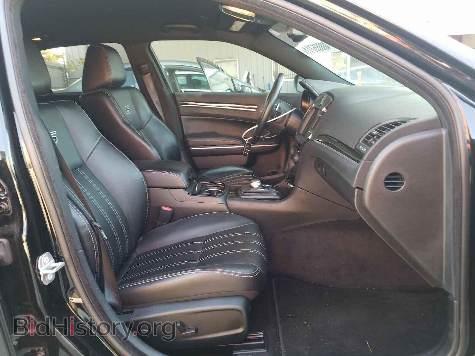 2019 CHRYSLER 300 - VIN: 2C3CCABG2KH517128 - Фото 5
