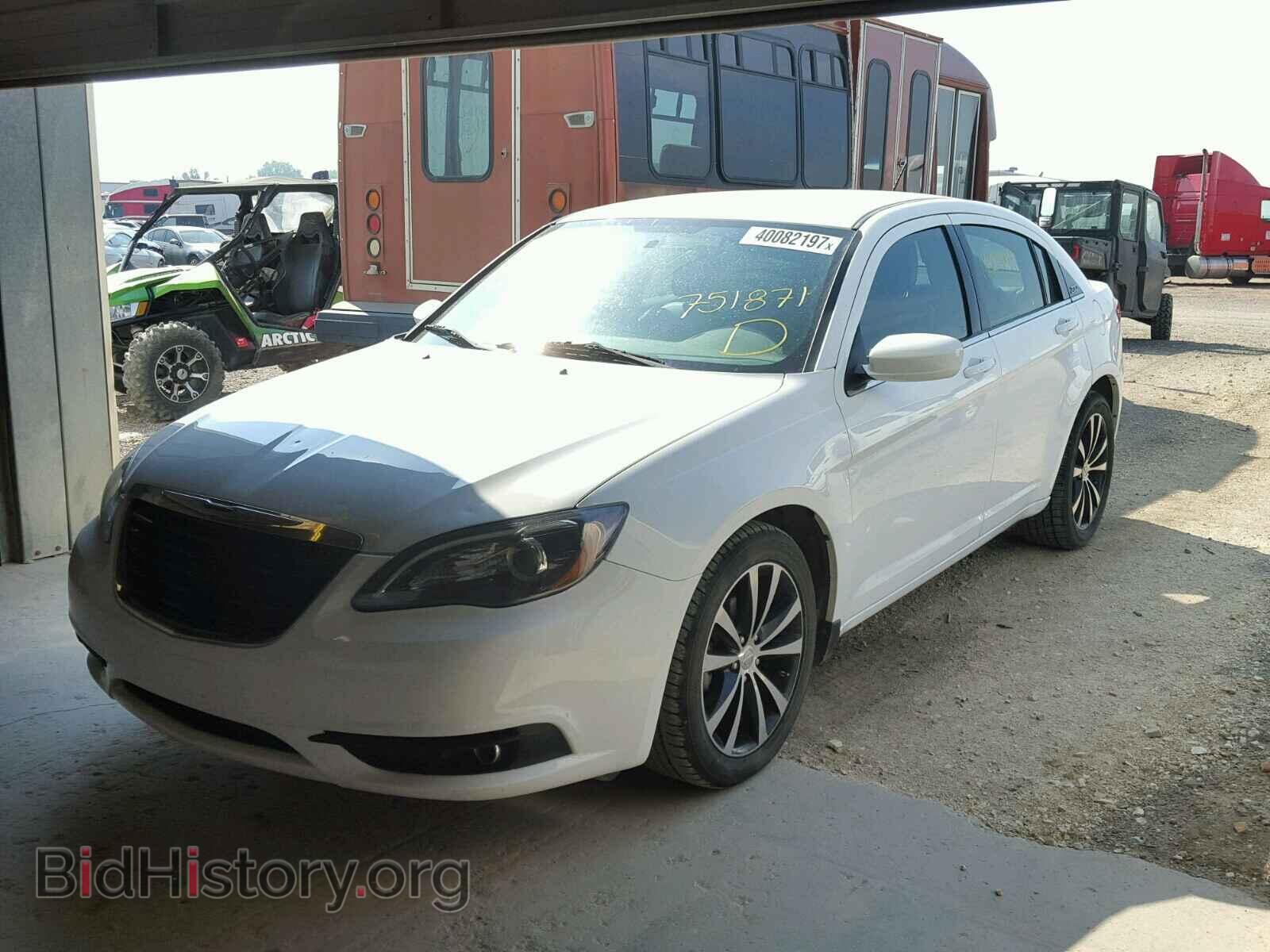 2013 CHRYSLER 200 - VIN: 1C3CCBCG8DN751871 - Фото 2