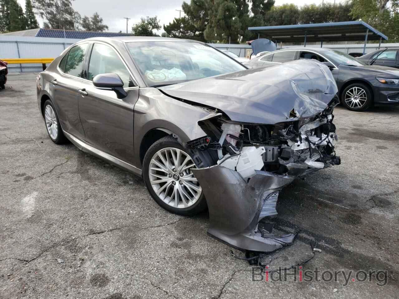 Photo 4T1B11HK4JU045739 - TOYOTA CAMRY 2018