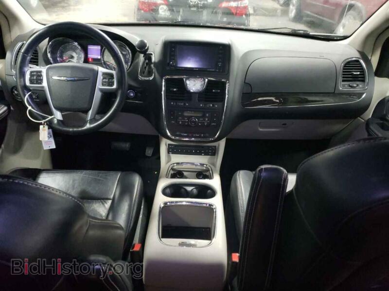 2011 Chrysler MINIVAN (VIN 2A4RR6DG1BR666987) — photo 8 of 13