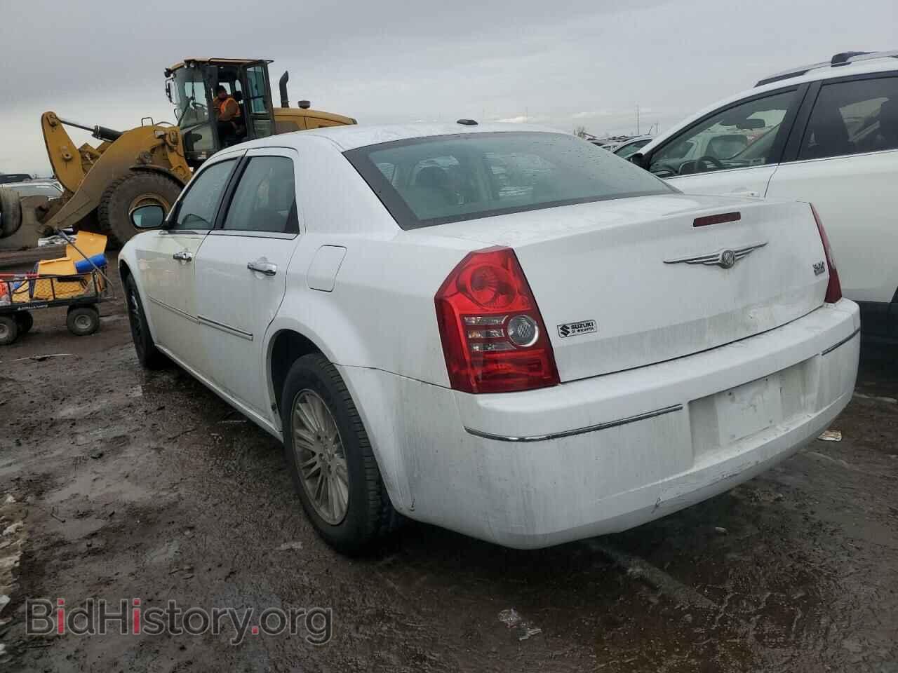 2010 CHRYSLER 300 - VIN: 2C3CA5CV5AH325808 - Фото 2