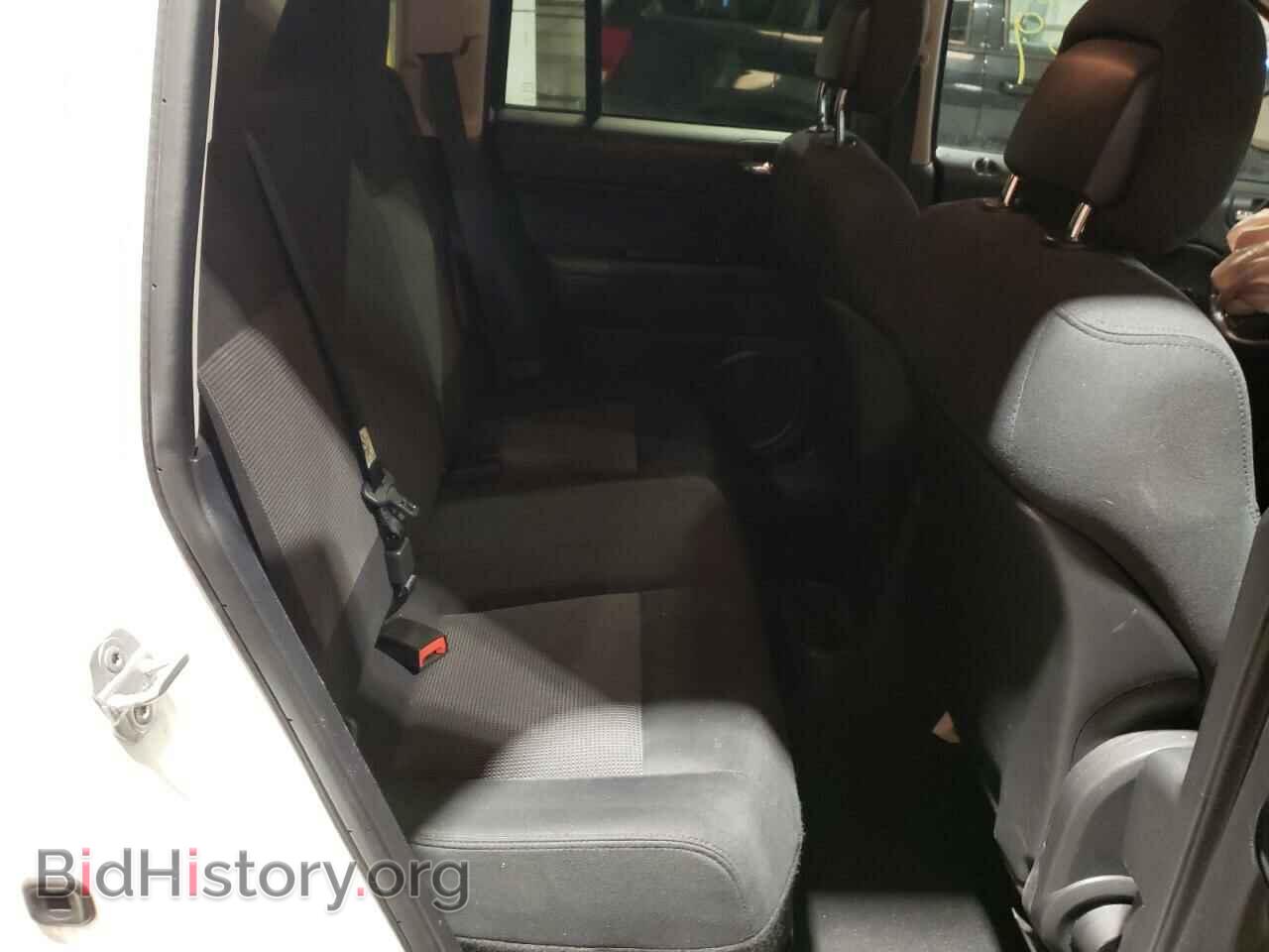2011 JEEP COMPASS - VIN: 1J4NF1FB8BD282672 - Photo 6
