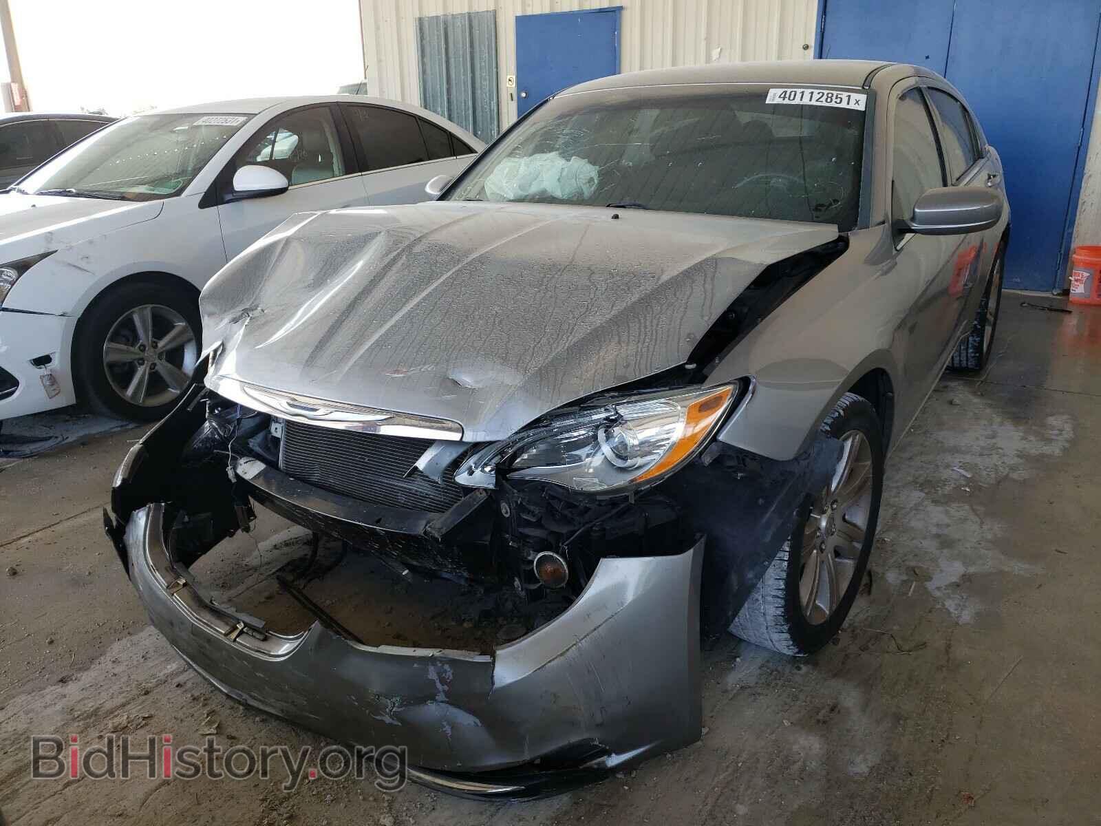 2013 CHRYSLER 200 - VIN: 1C3CCBAB3DN671160 - Фото 2