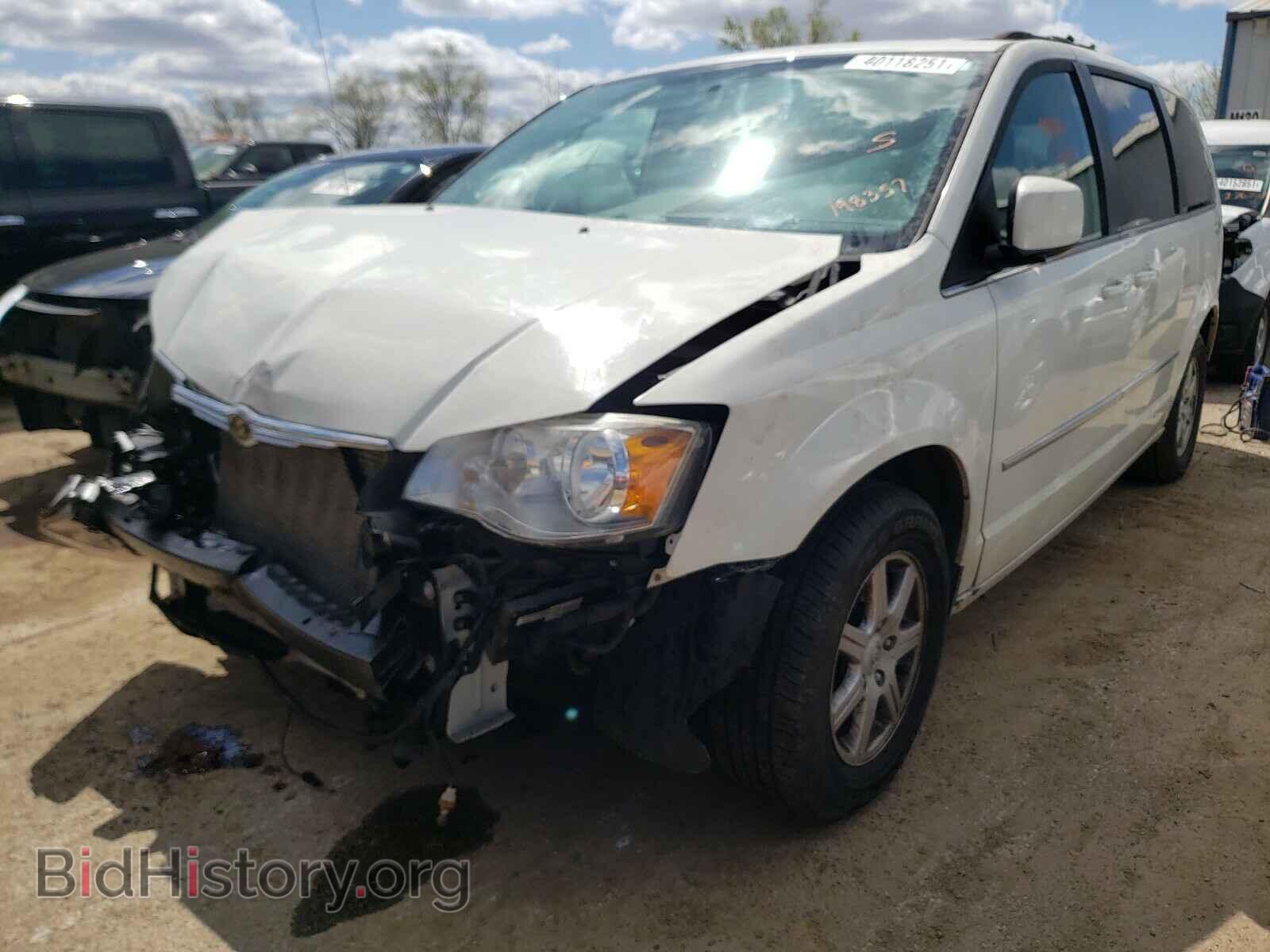 2010 CHRYSLER MINIVAN - VIN: 2A4RR5D1XAR198357 - Фото 2