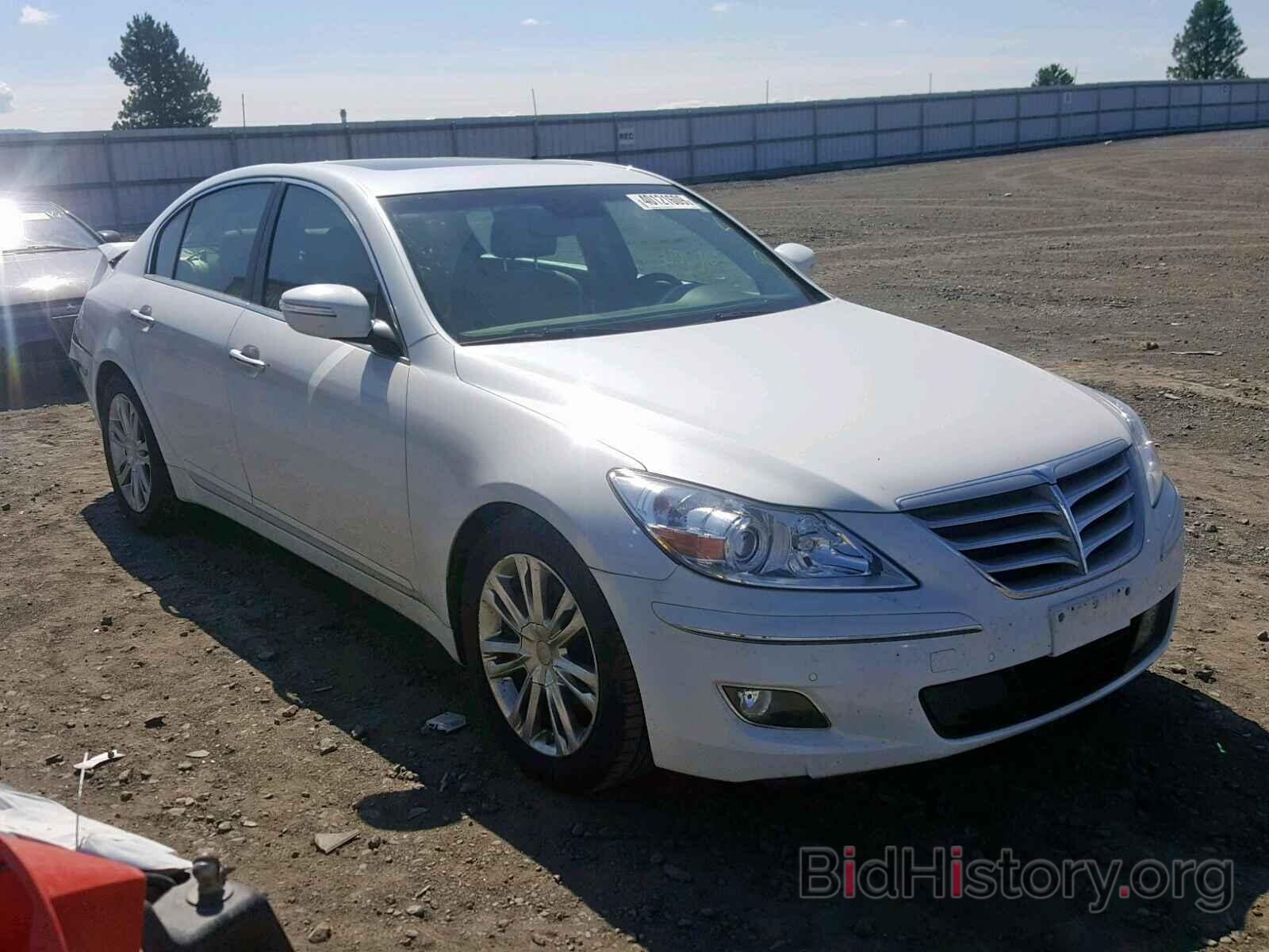 Photo KMHGC4DE6BU120573 - HYUNDAI GENESIS 2011