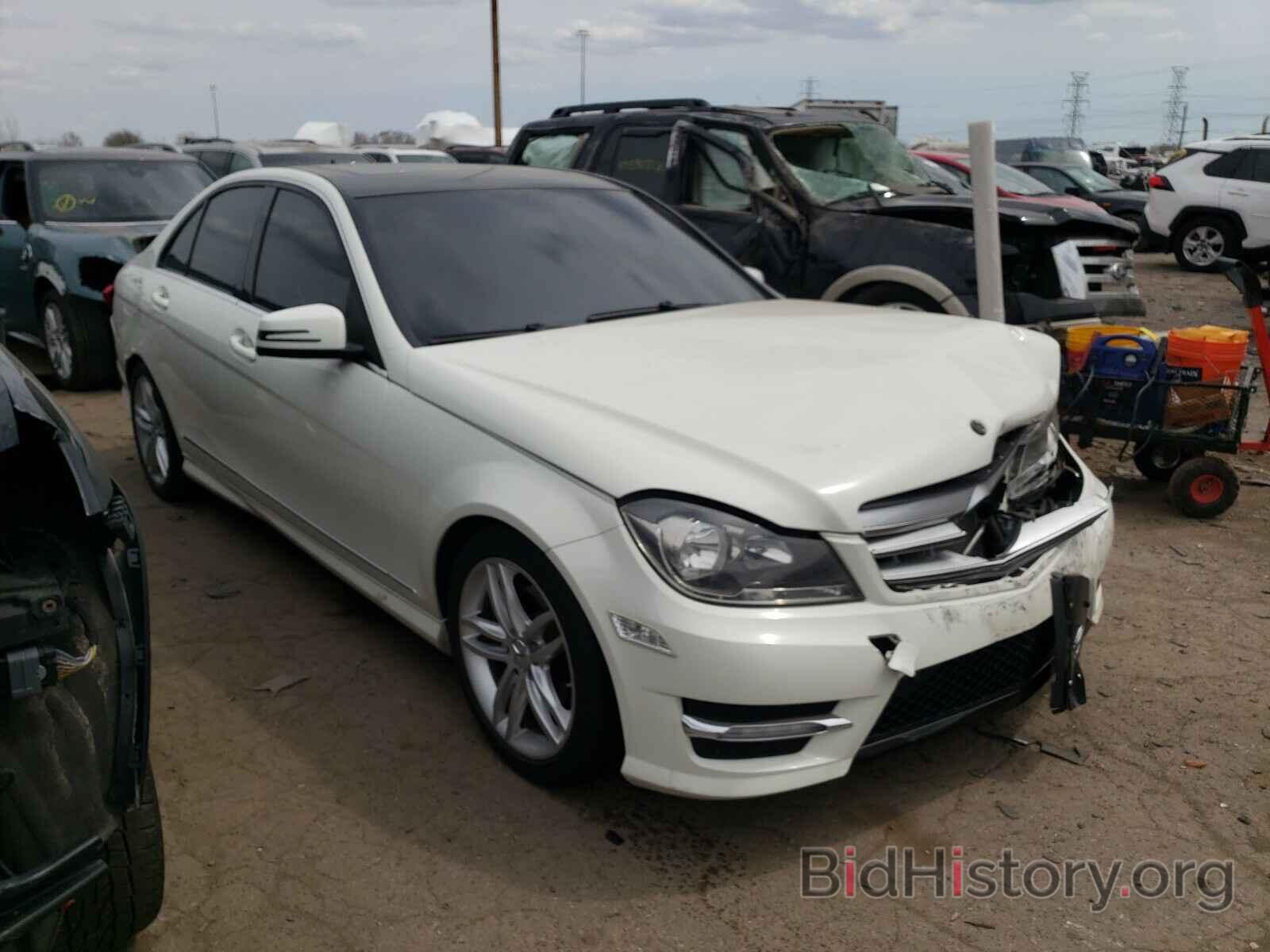 Photo WDDGF8BB9CR212315 - MERCEDES-BENZ C CLASS 2012