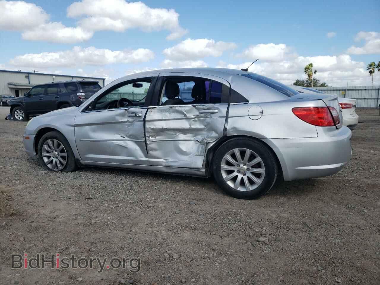 2010 CHRYSLER SEBRING - VIN: 1C3CC5FB8AN141207 - Фото 2