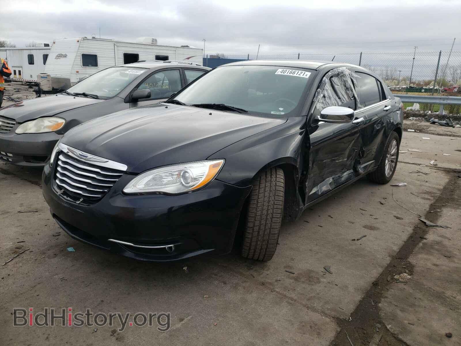 2011 CHRYSLER 200 - VIN: 1C3BC2FGXBN603709 - Фото 2