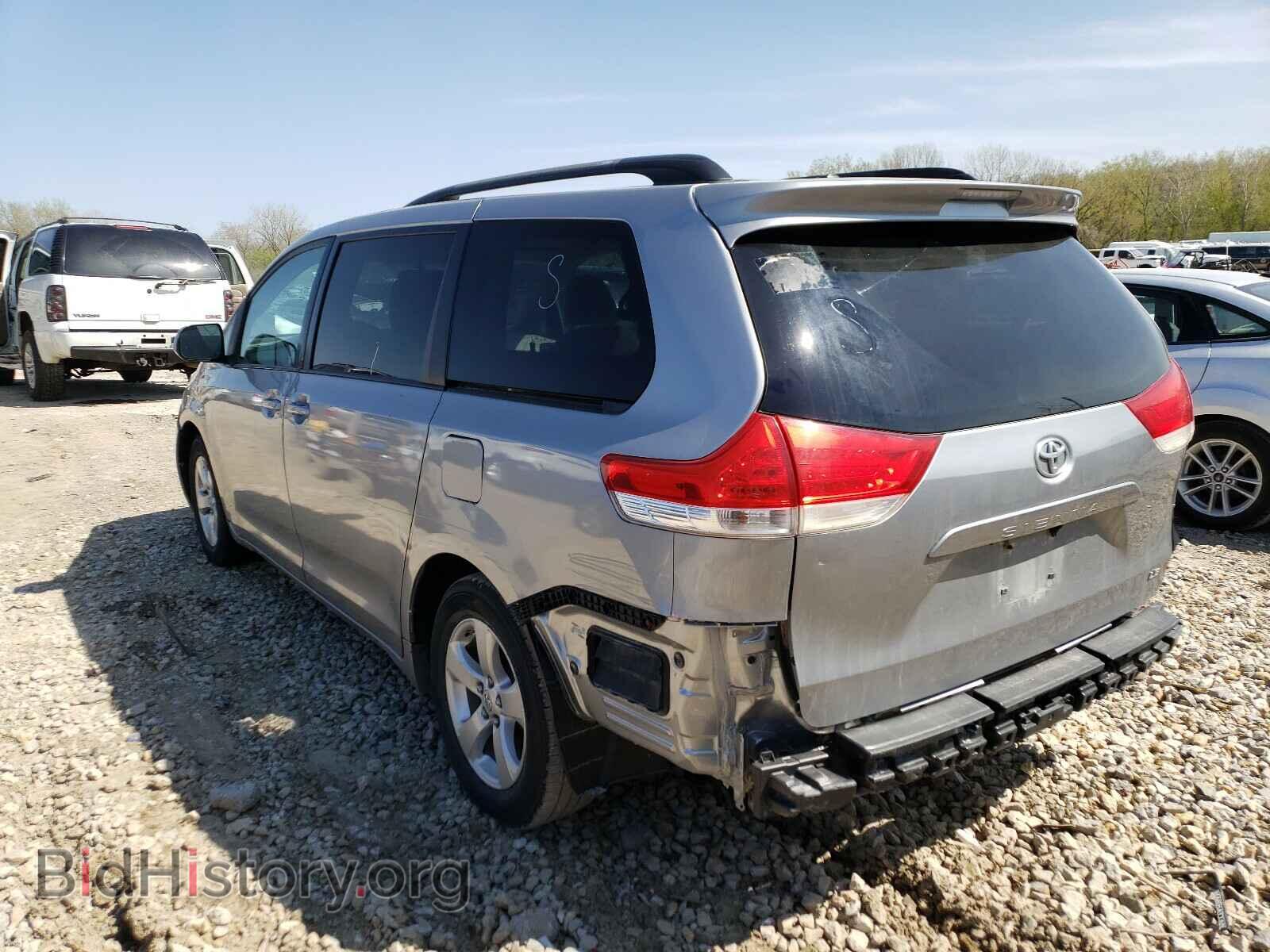 2013 TOYOTA SIENNA - VIN: 5TDKK3DC8DS335518 - Фото 3