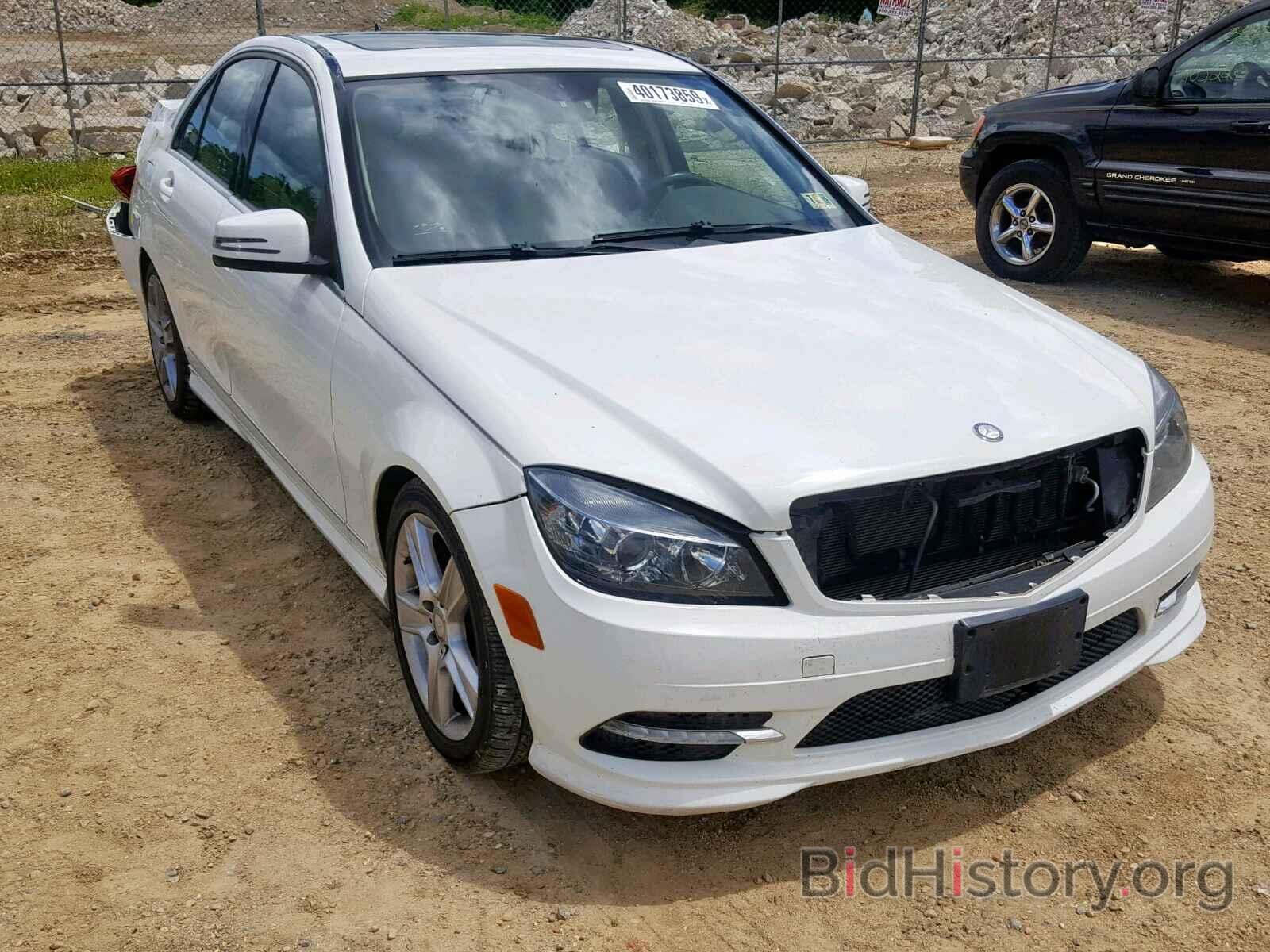 Photo WDDGF8BB1BR184525 - MERCEDES-BENZ C CLASS 2011