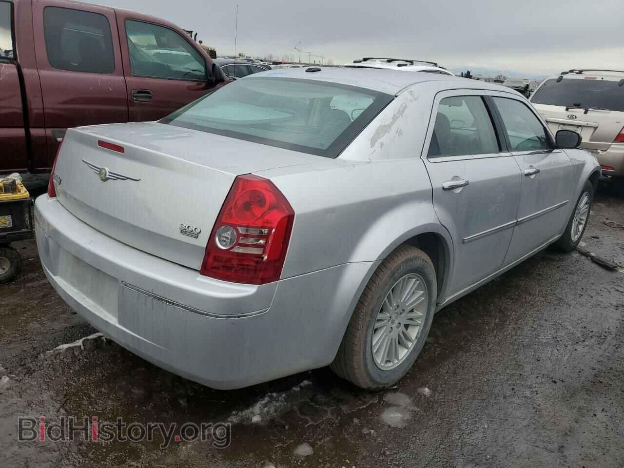 2010 CHRYSLER 300 - VIN: 2C3CA5CV9AH327304 - Фото 3