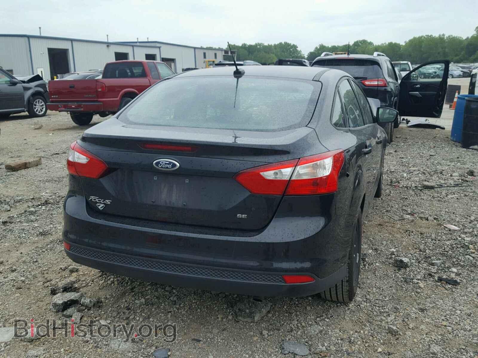 2012 Ford FOCUS (VIN 1FAHP3F23CL400703) — photo 4 of 10