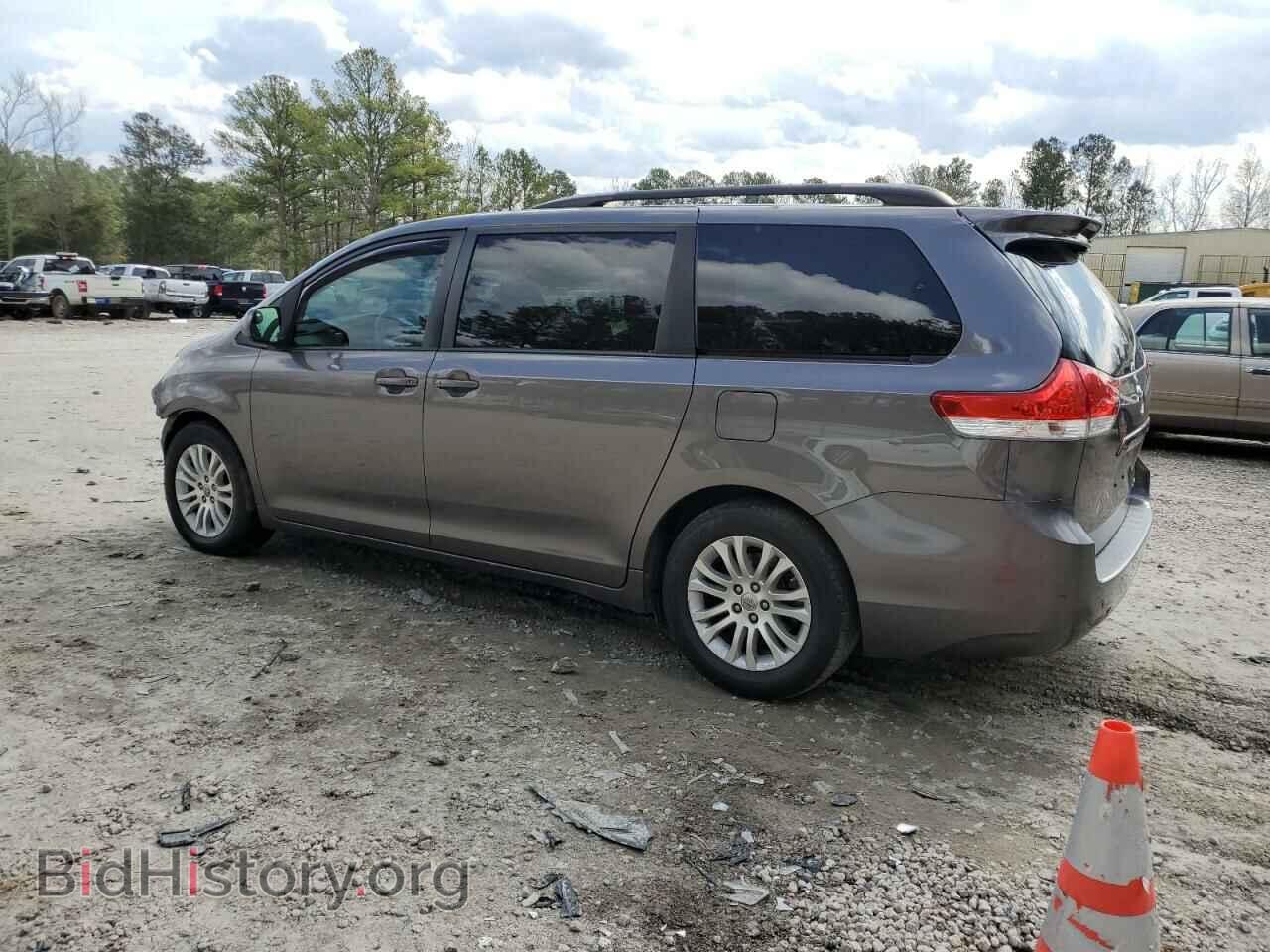 2013 TOYOTA SIENNA - VIN: 5TDYK3DC8DS340616 - Фото 2