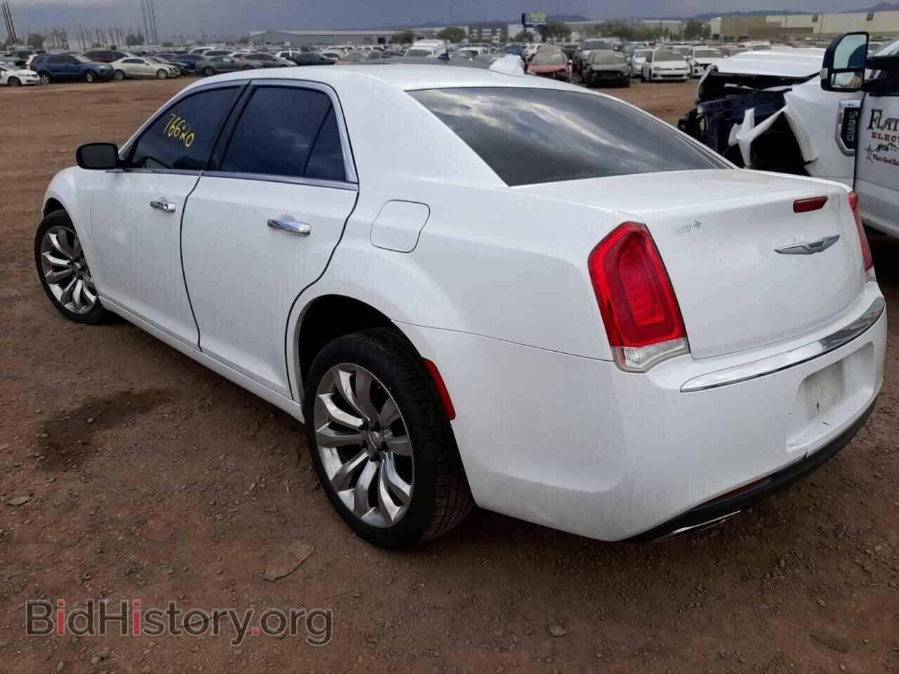 2019 CHRYSLER 300 - VIN: 2C3CCAEG1KH586002 - Фото 2