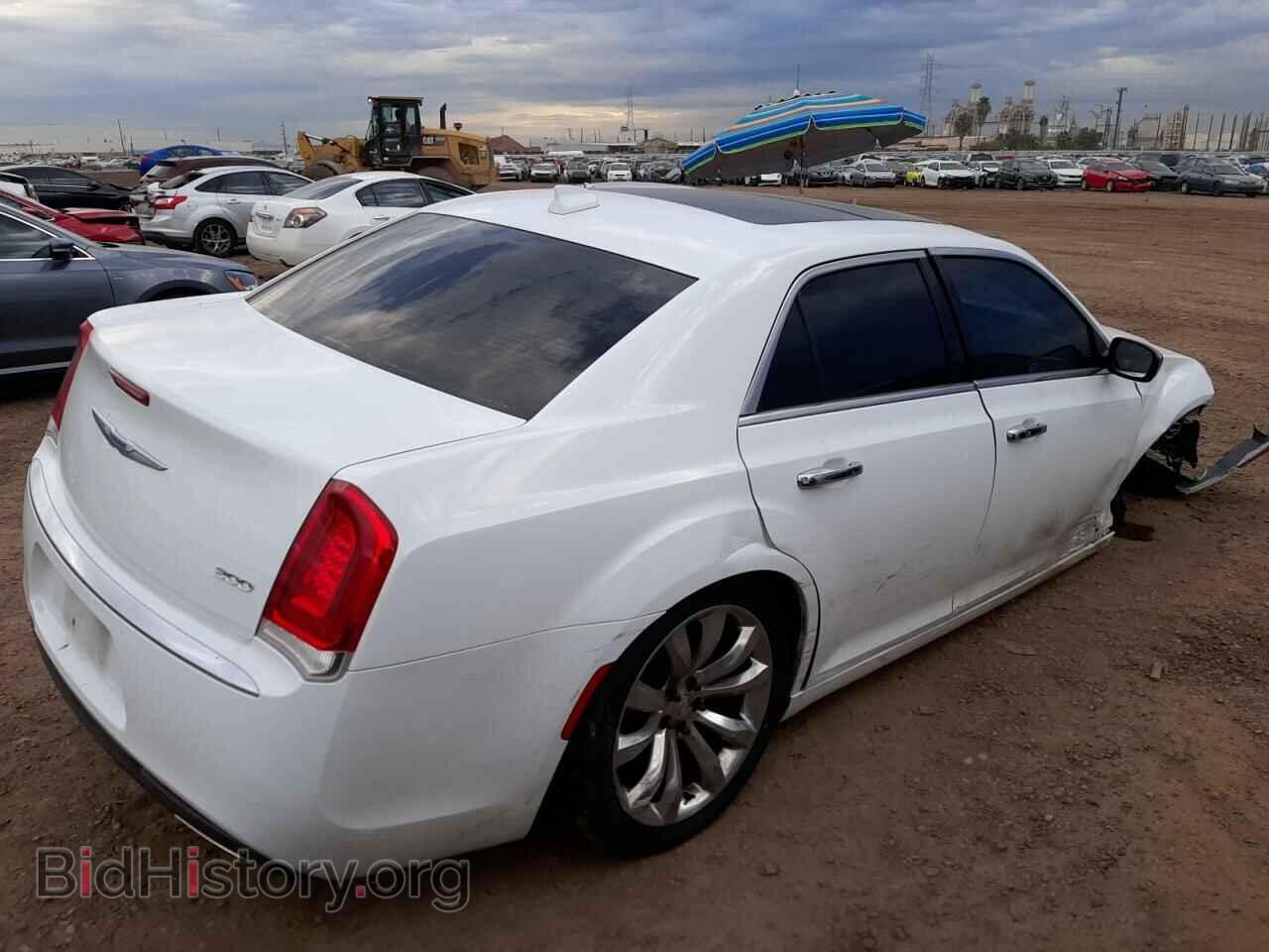 2019 CHRYSLER 300 - VIN: 2C3CCAEG1KH586002 - Фото 3