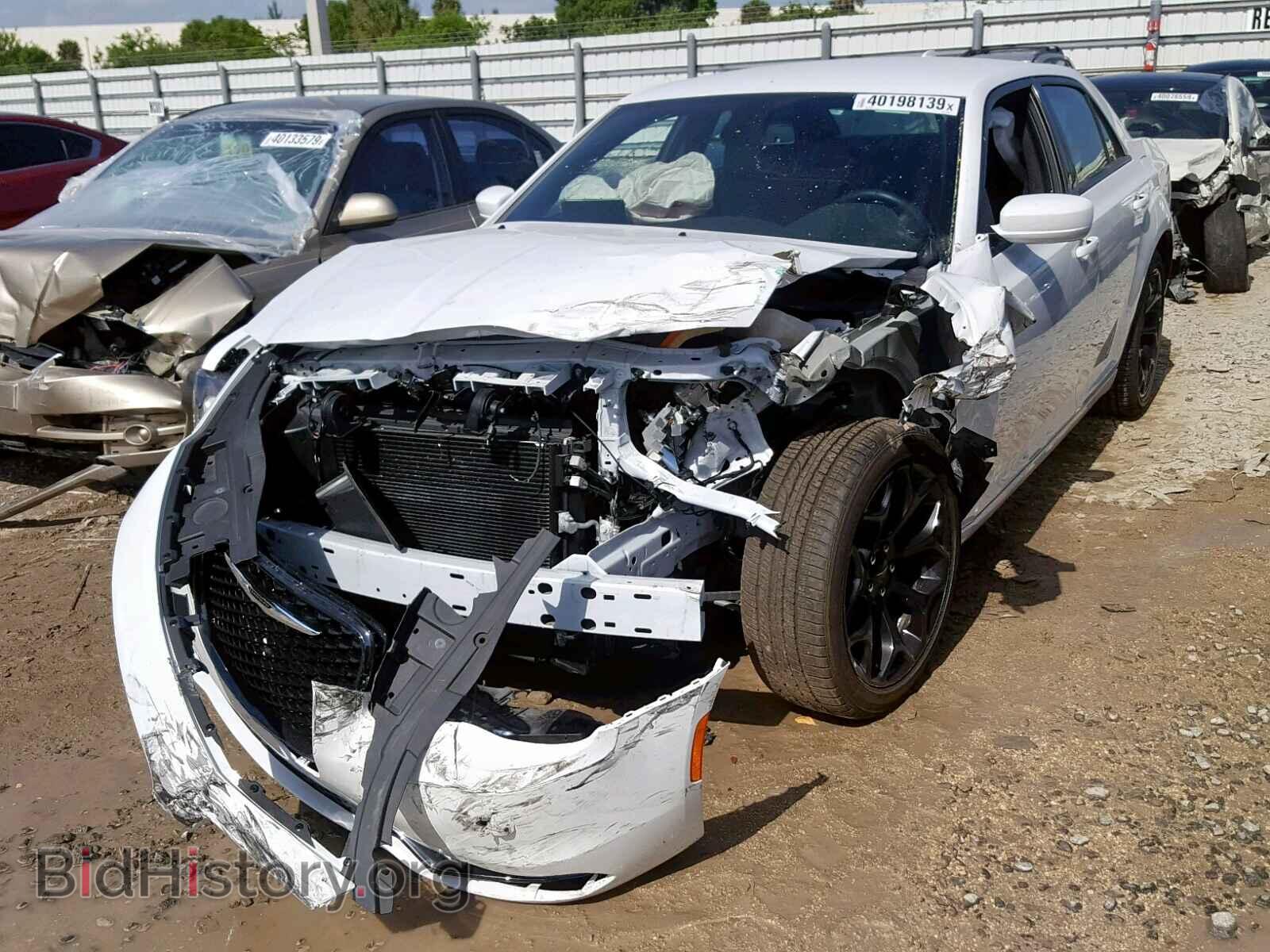 2019 CHRYSLER 300 - VIN: 2C3CCABG2KH515489 - Фото 2