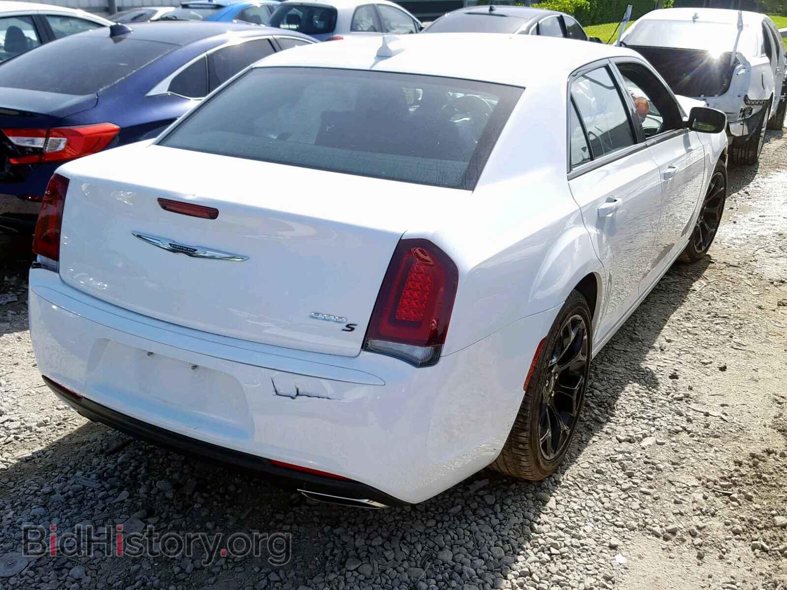 2019 CHRYSLER 300 - VIN: 2C3CCABG2KH515489 - Фото 4