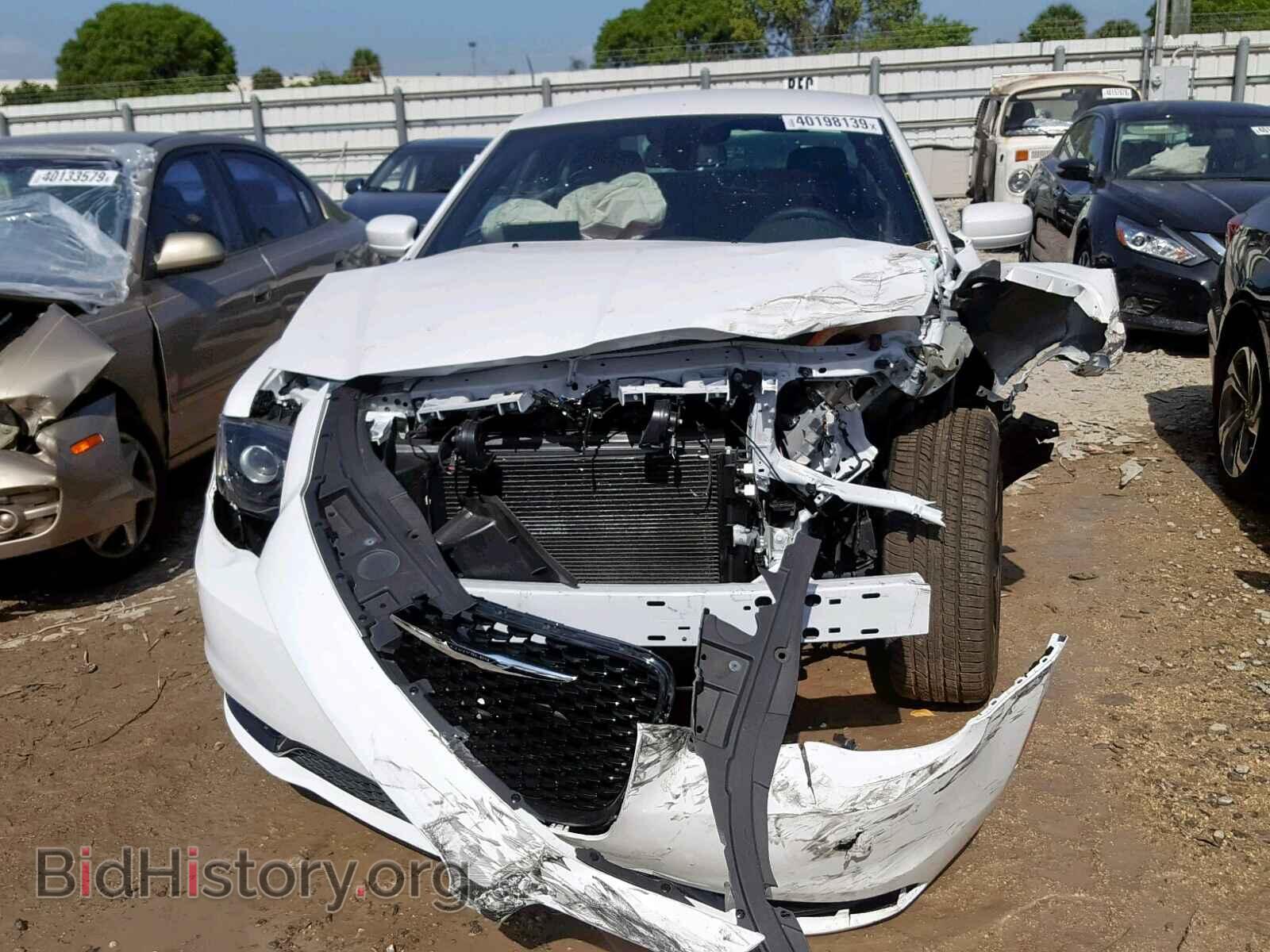 2019 CHRYSLER 300 - VIN: 2C3CCABG2KH515489 - Фото 9