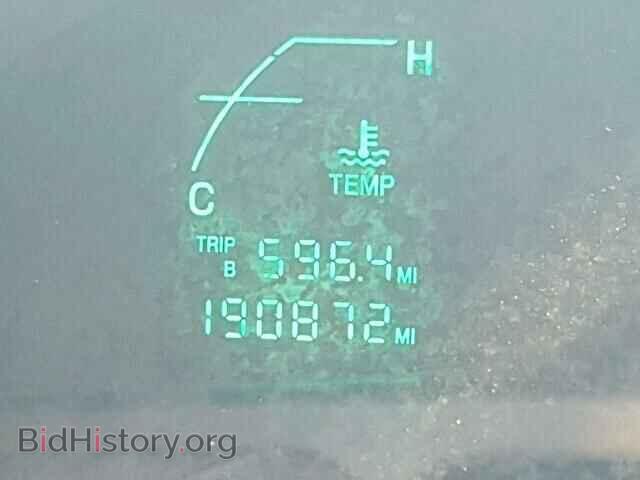 2002 CADILLAC DEVILLE - VIN: 1G6KD54YX2U305840 - Photo 8