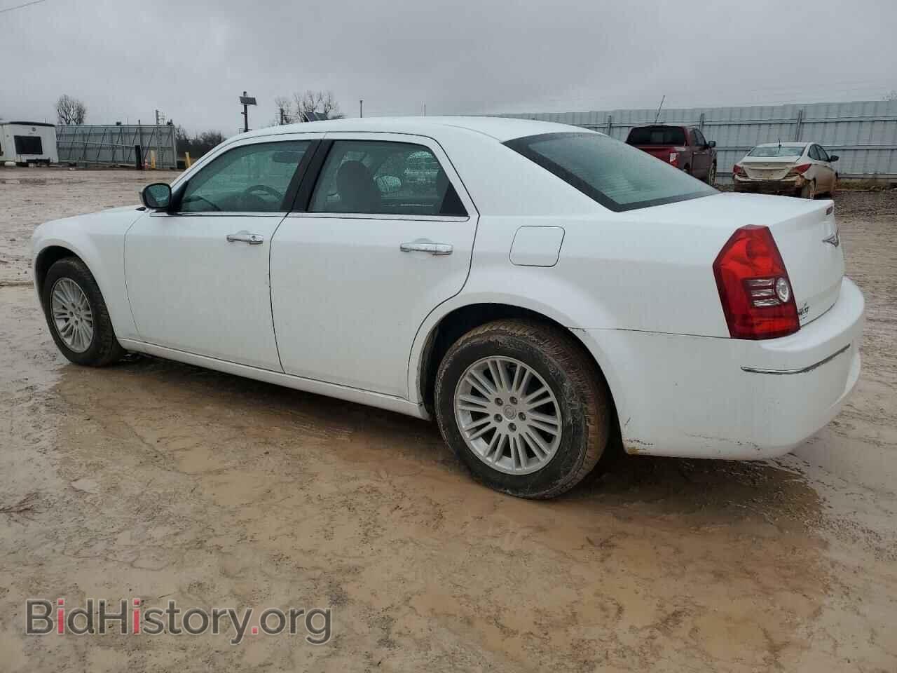2010 CHRYSLER 300 - VIN: 2C3CA4CD5AH329178 - Фото 2