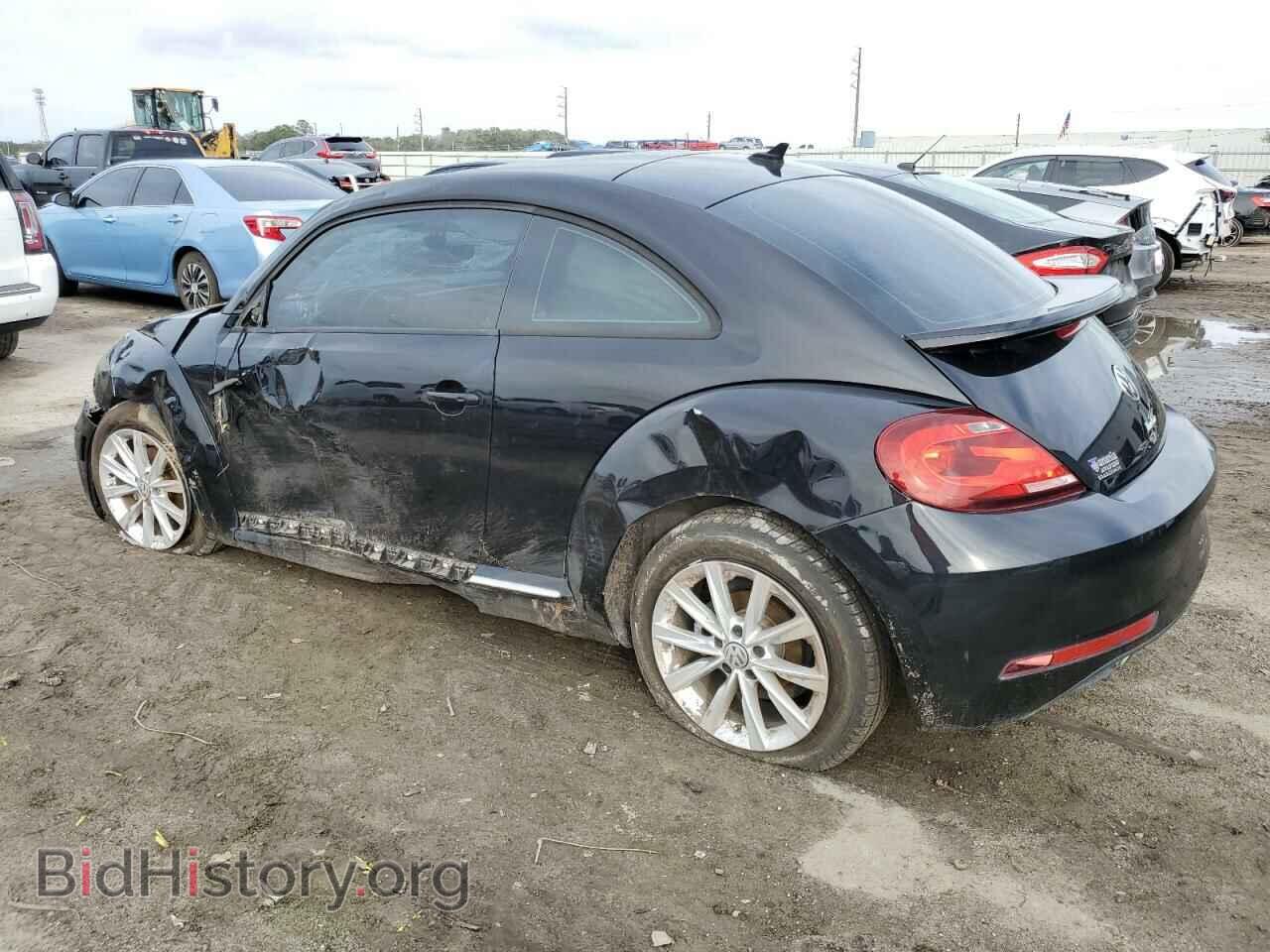 2018 VOLKSWAGEN BEETLE - VIN: 3VWFD7AT6JM712623 - Фото 2