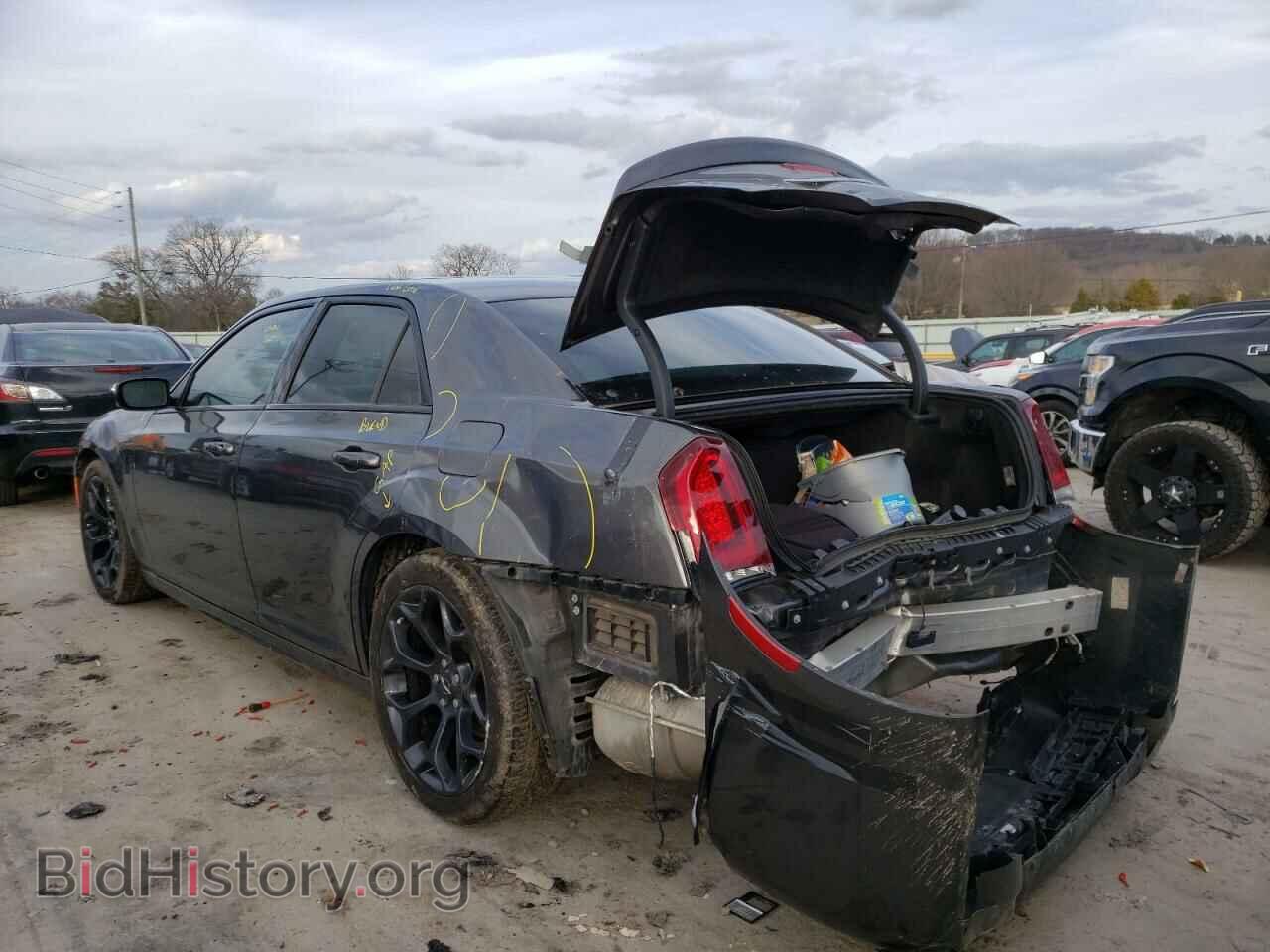2019 CHRYSLER 300 - VIN: 2C3CCABG8KH508322 - Фото 2