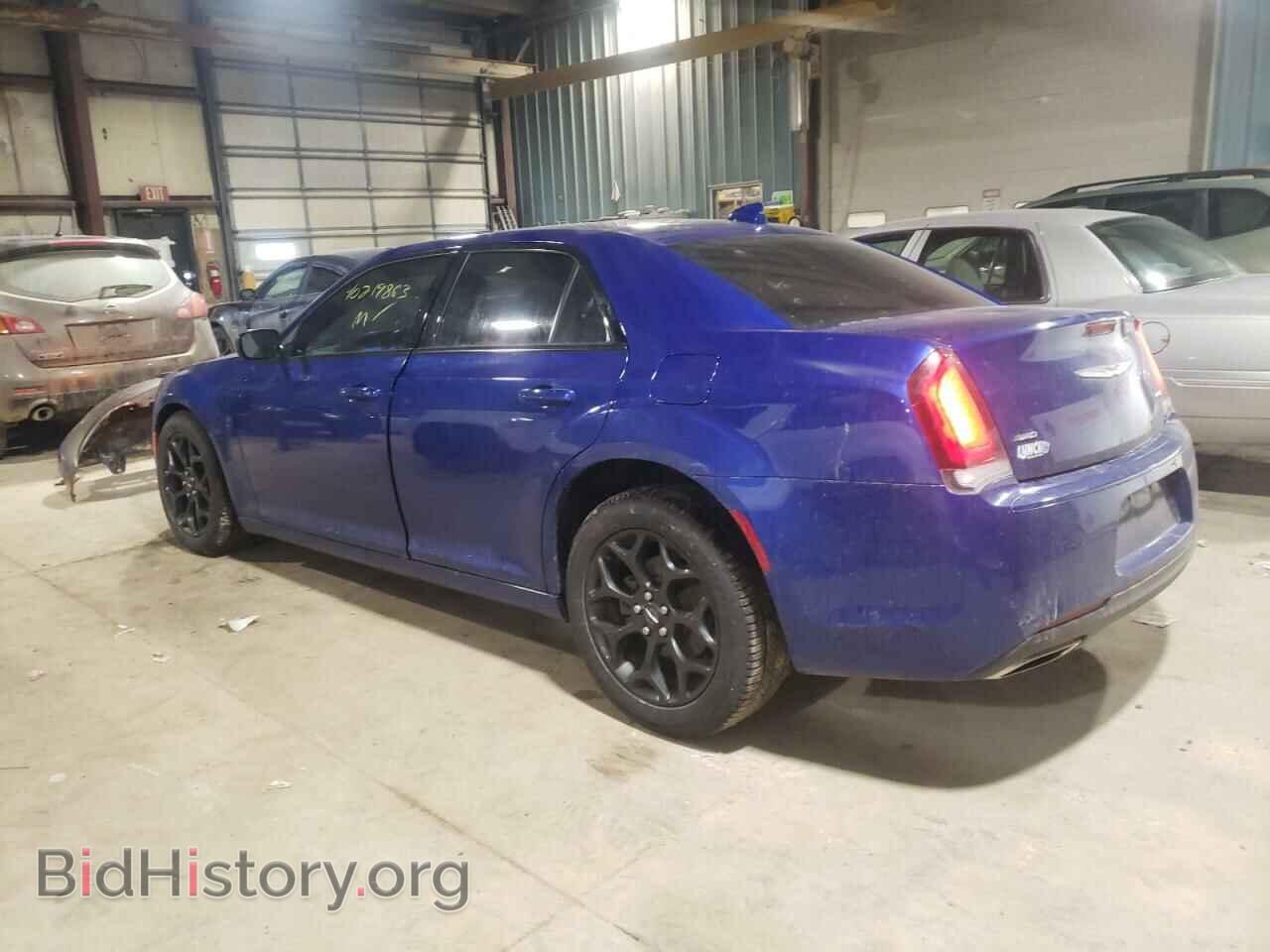 2019 CHRYSLER 300 - VIN: 2C3CCAGG5KH690831 - Фото 2