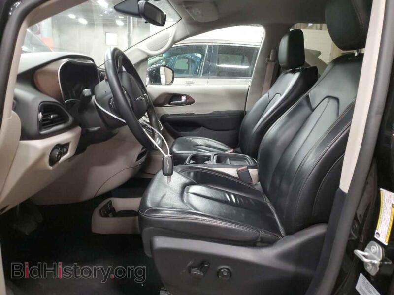 2017 Chrysler PACIFICA (VIN 2C4RC1BG2HR599158) — photo 7 of 12