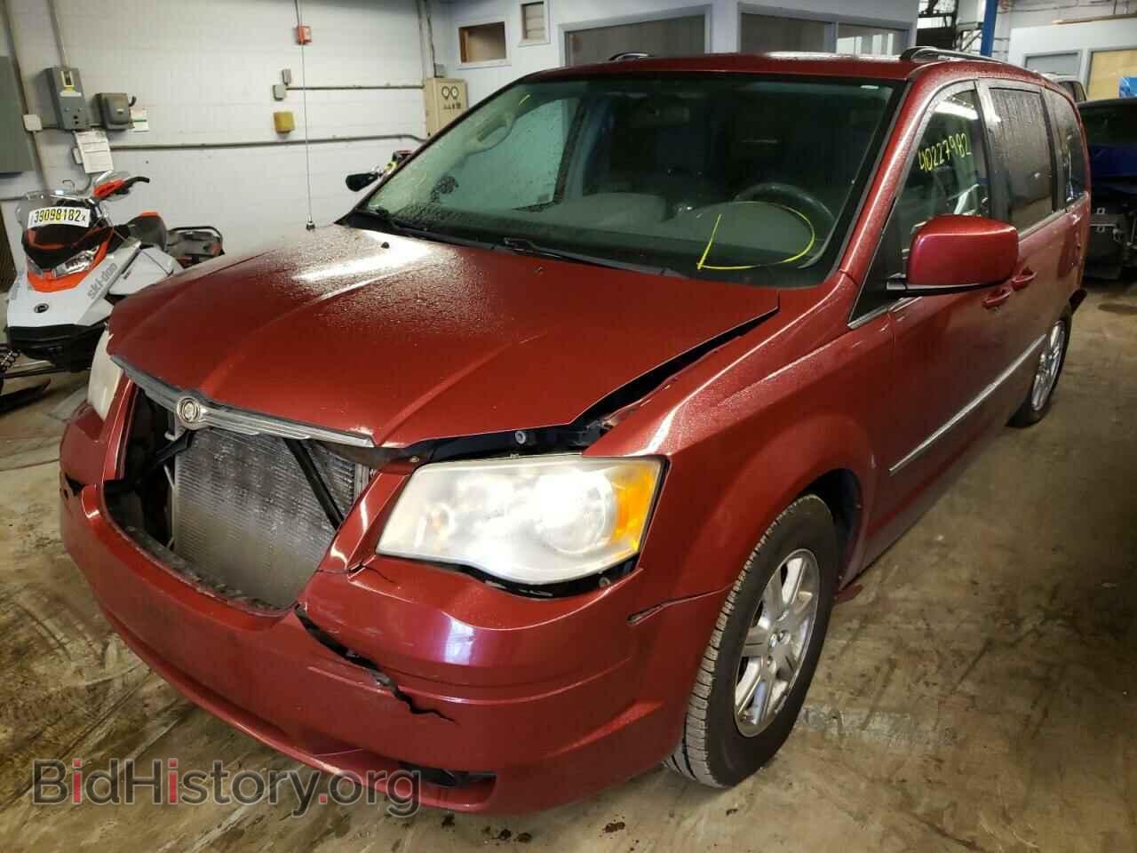 2010 CHRYSLER MINIVAN - VIN: 2A4RR5D13AR479111 - Photo 2