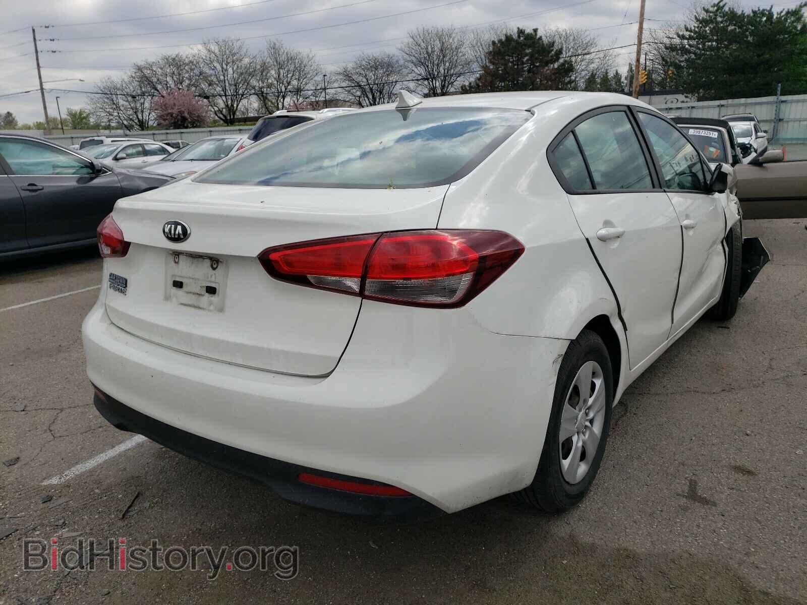 2017 KIA FORTE - VIN: 3KPFK4A73HE036159 - Фото 4