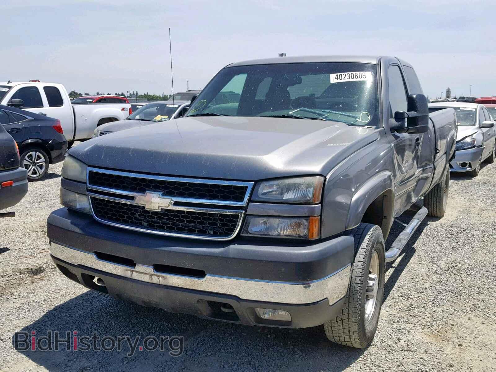 2006 CHEVROLET SILVERADO - VIN: 1GCHC29D06E263001 - Фото 2