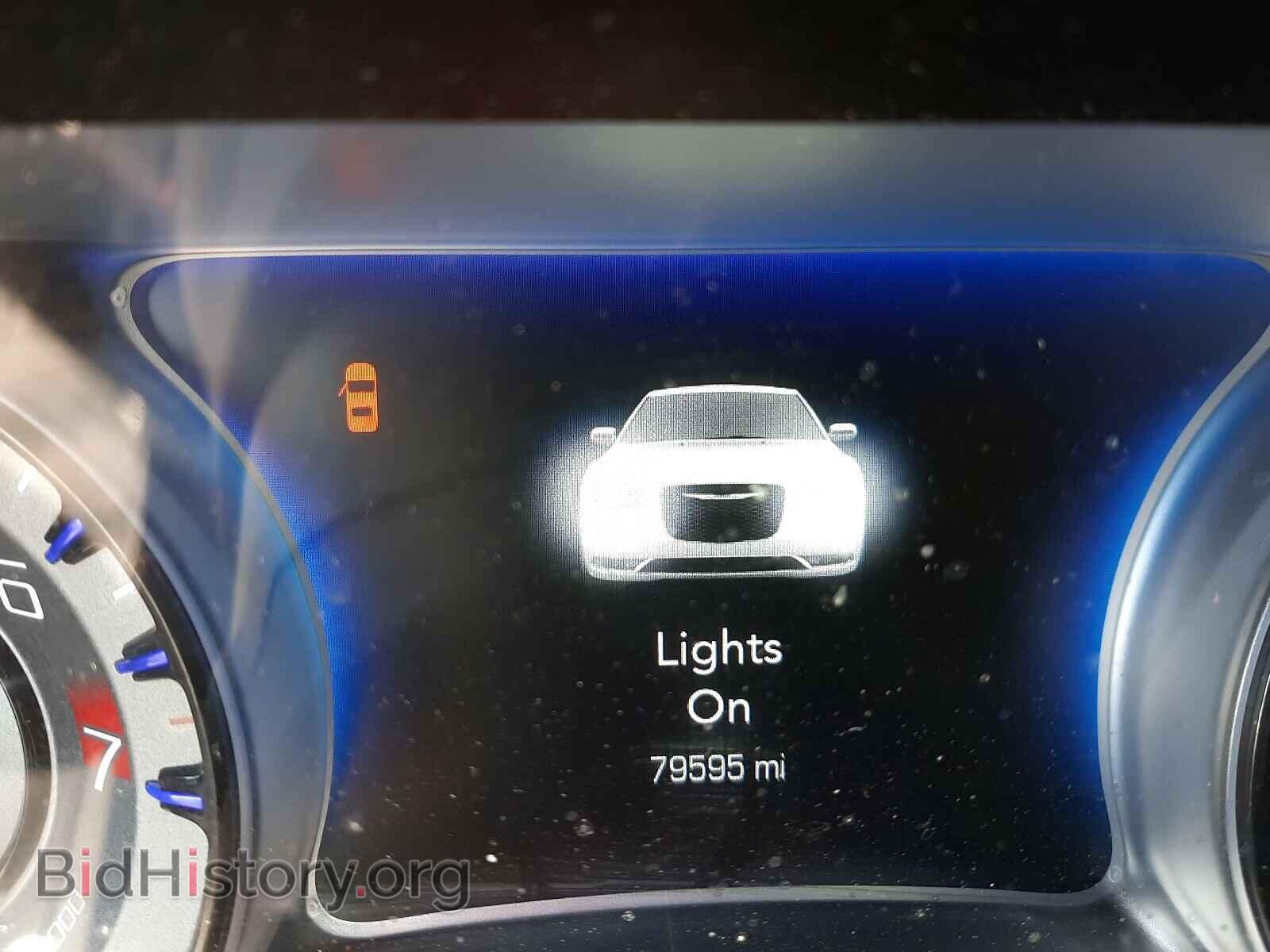 2016 CHRYSLER 300 - VIN: 2C3CCABG0GH229907 - Фото 8