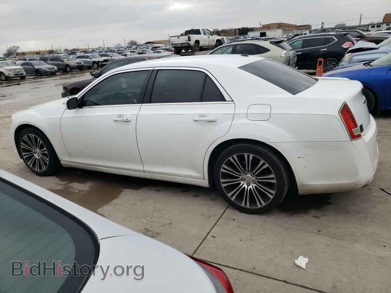 2013 CHRYSLER 300 - VIN: 2C3CCABG3DH580970 - Фото 2
