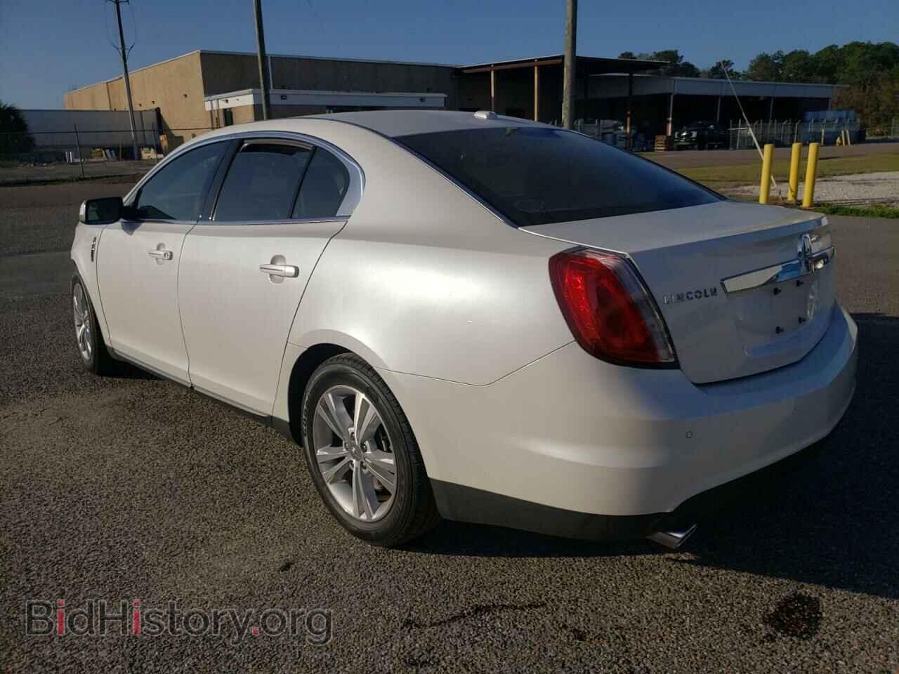 2010 LINCOLN MKS - VIN: 1LNHL9DR8AG616539 - Фото 2