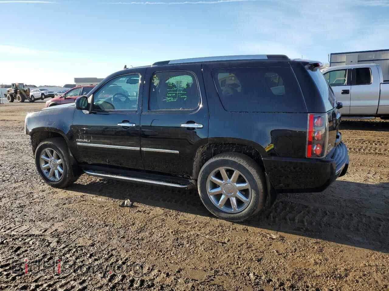 2014 GMC YUKON - VIN: 1GKS2EEF9ER201061 - Photo 2