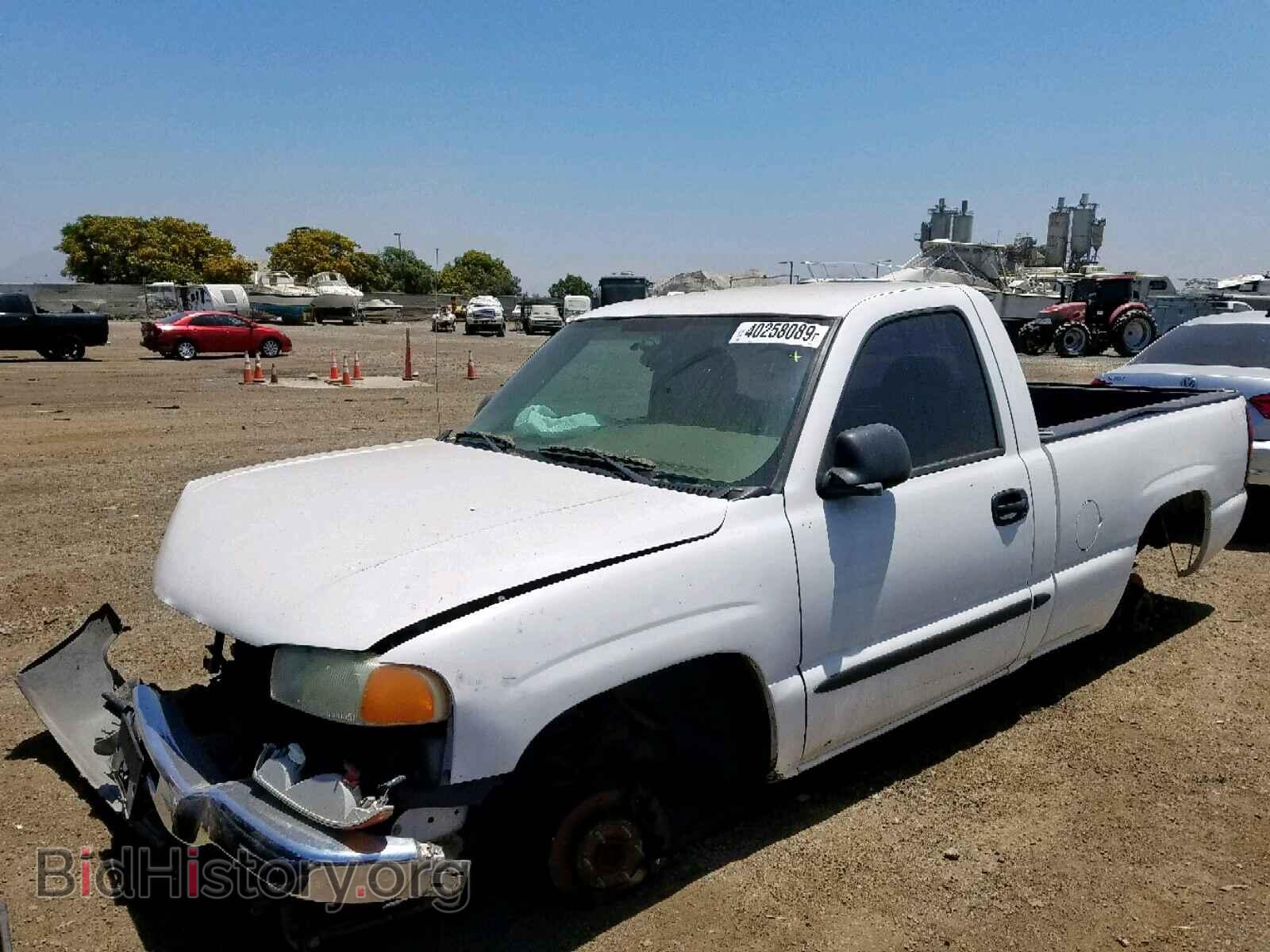 2004 GMC NEW SIERRA - VIN: 1GTEC14VX4Z176421 - Фото 2