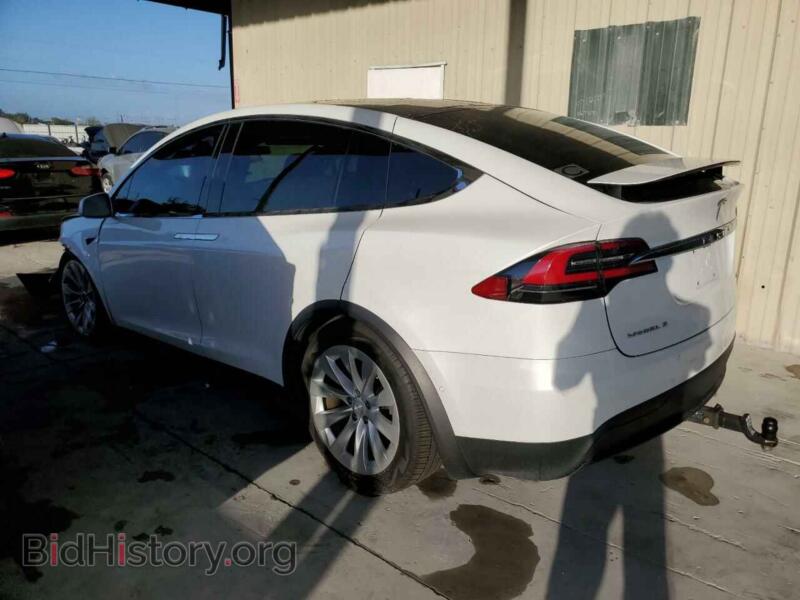 2017 Tesla MODEL X (VIN 5YJXCDE29HF077423) — фото 2 из 12