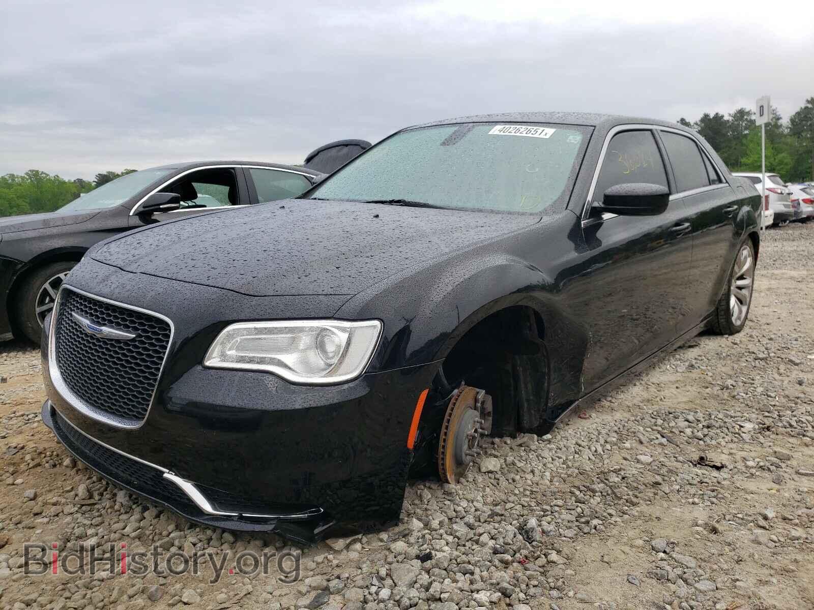 2017 CHRYSLER 300 - VIN: 2C3CCAAGXHH577233 - Фото 2