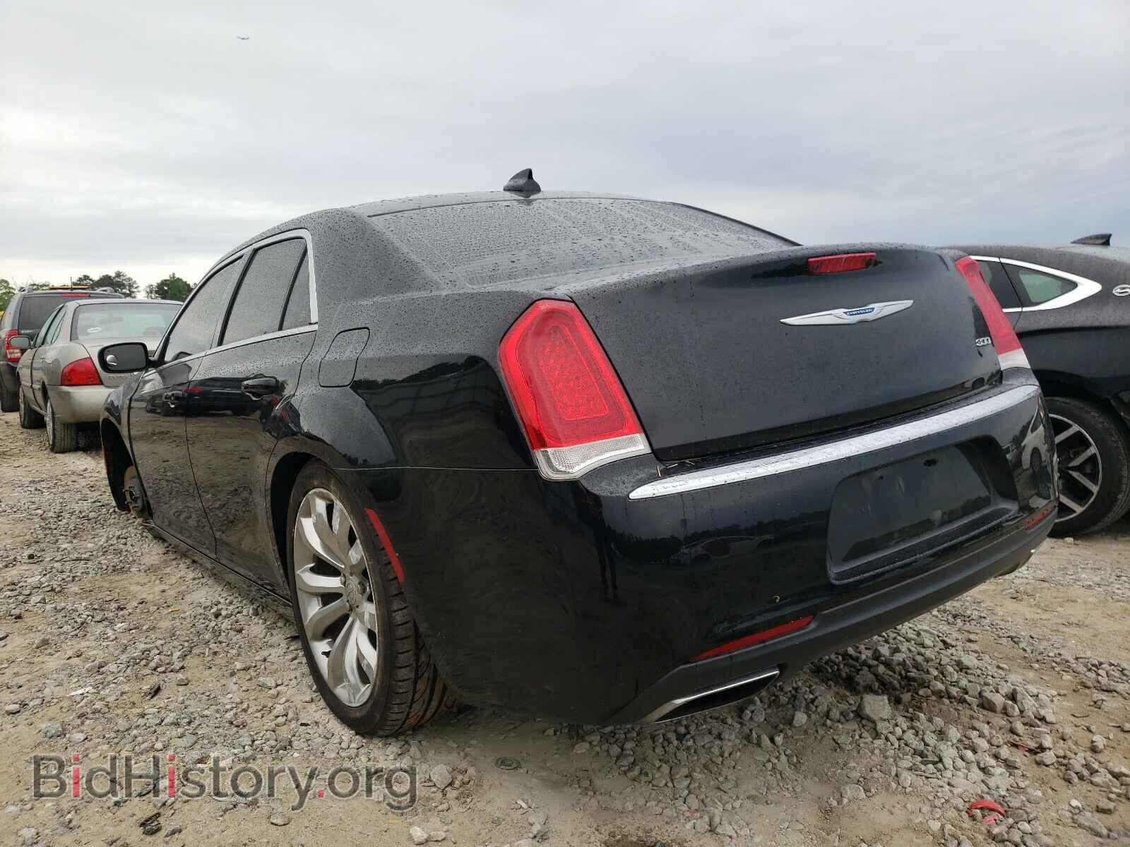 2017 CHRYSLER 300 - VIN: 2C3CCAAGXHH577233 - Фото 3