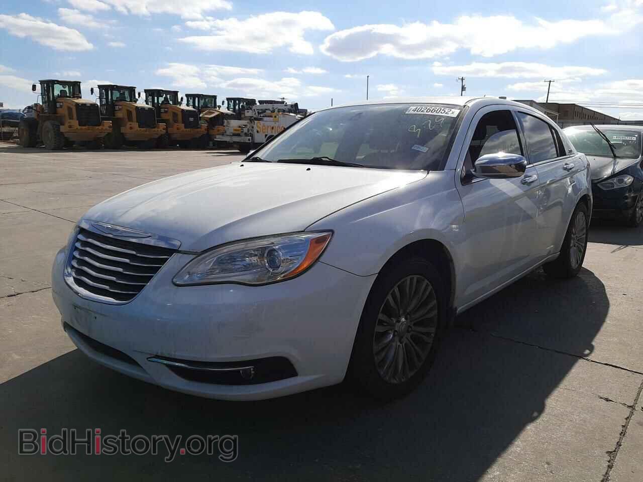 2011 CHRYSLER 200 - VIN: 1C3BC2FG6BN565590 - Фото 2