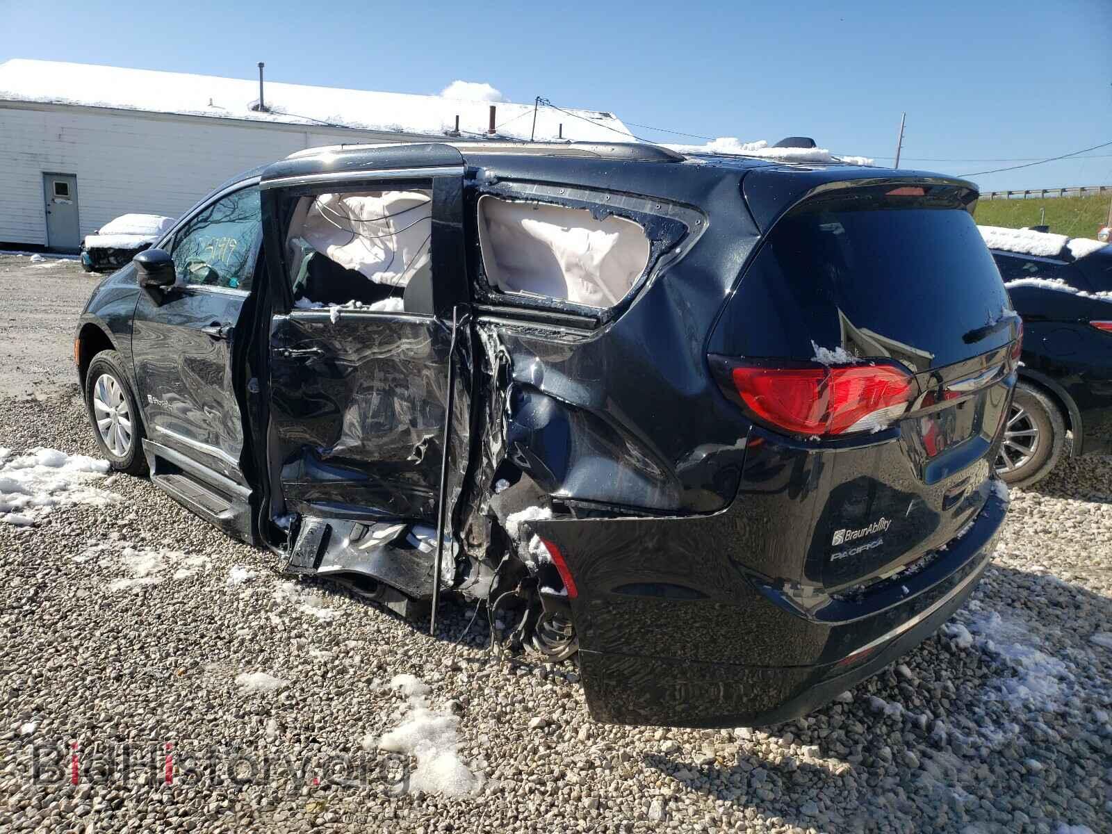 2017 CHRYSLER PACIFICA - VIN: 2C4RC1BG8HR543905 - Фото 3