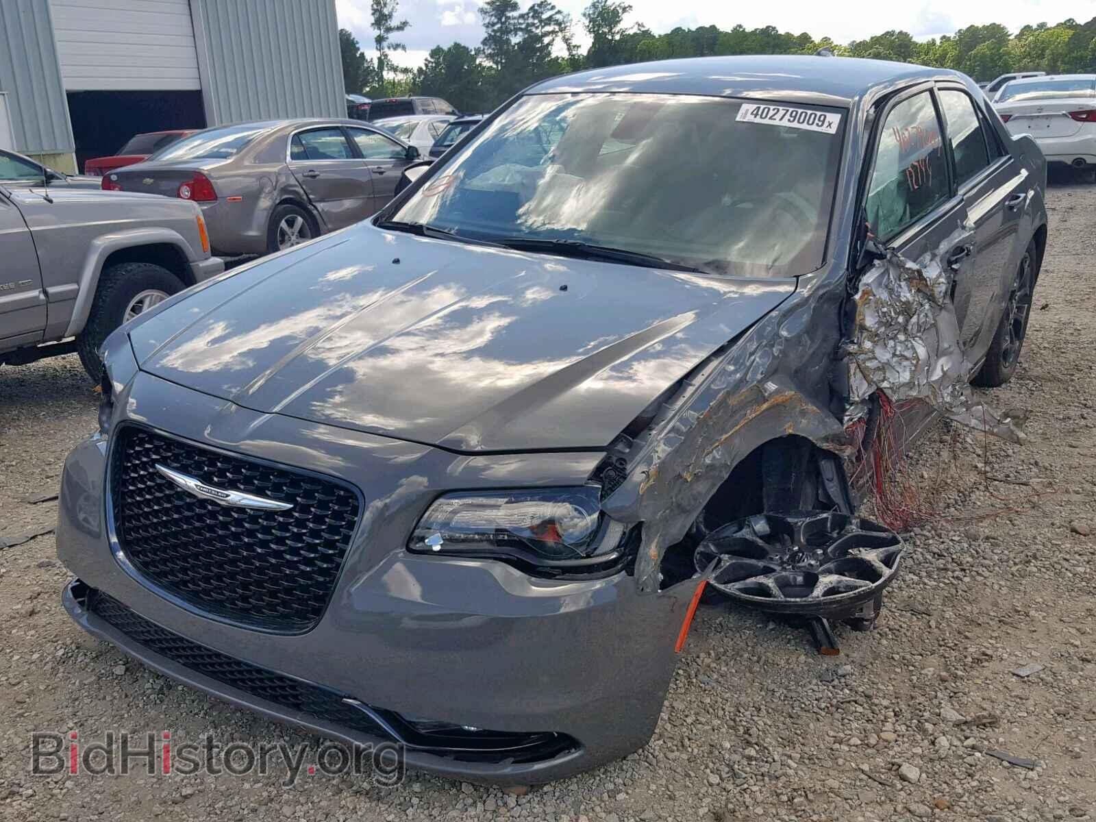2019 CHRYSLER 300 - VIN: 2C3CCAGG8KH539756 - Фото 2
