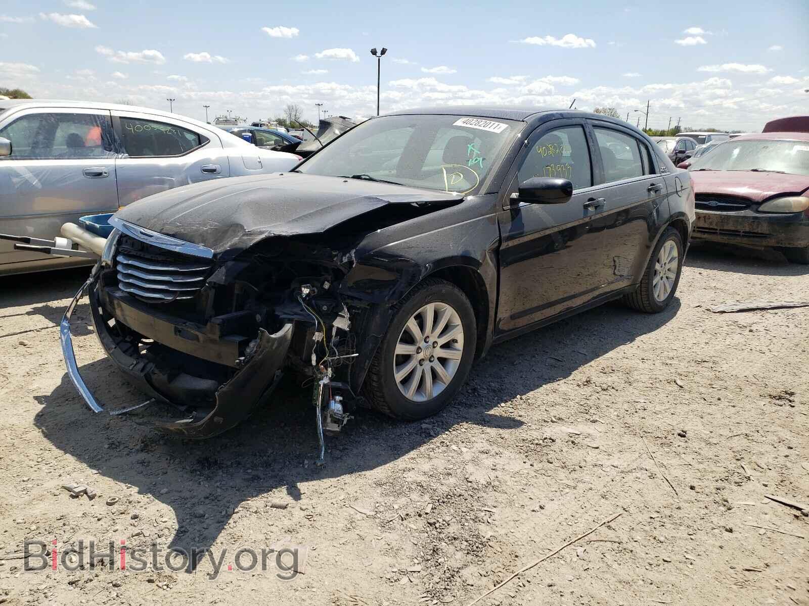 2011 CHRYSLER 200 - VIN: 1C3BC1FB4BN602862 - Фото 2
