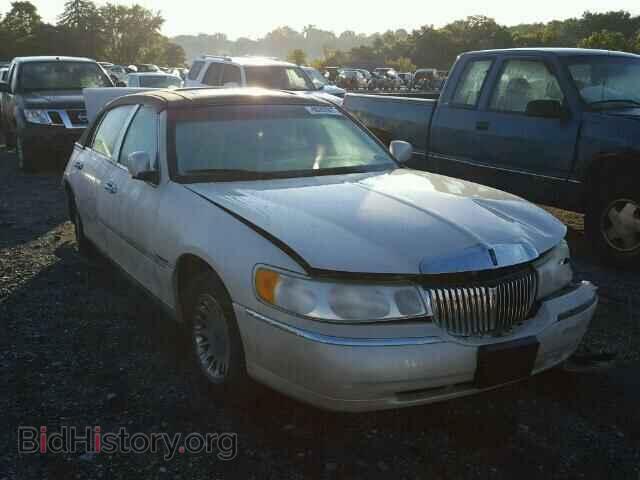 Photo 1LNHM83W0YY864044 - LINCOLN TOWNCAR 2000