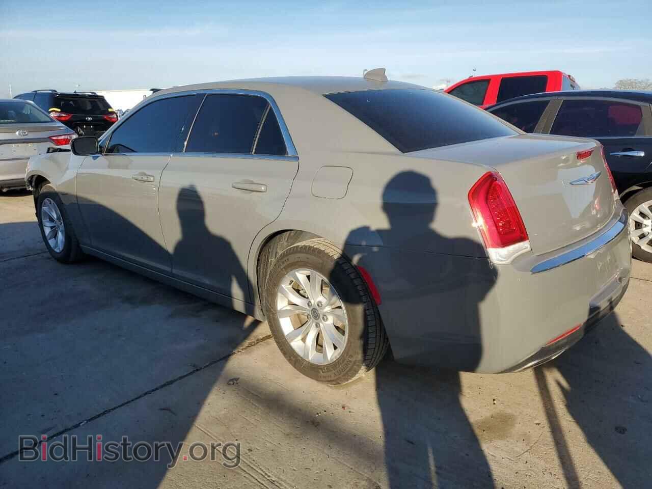 2019 CHRYSLER 300 - VIN: 2C3CCAAG5KH602014 - Фото 2