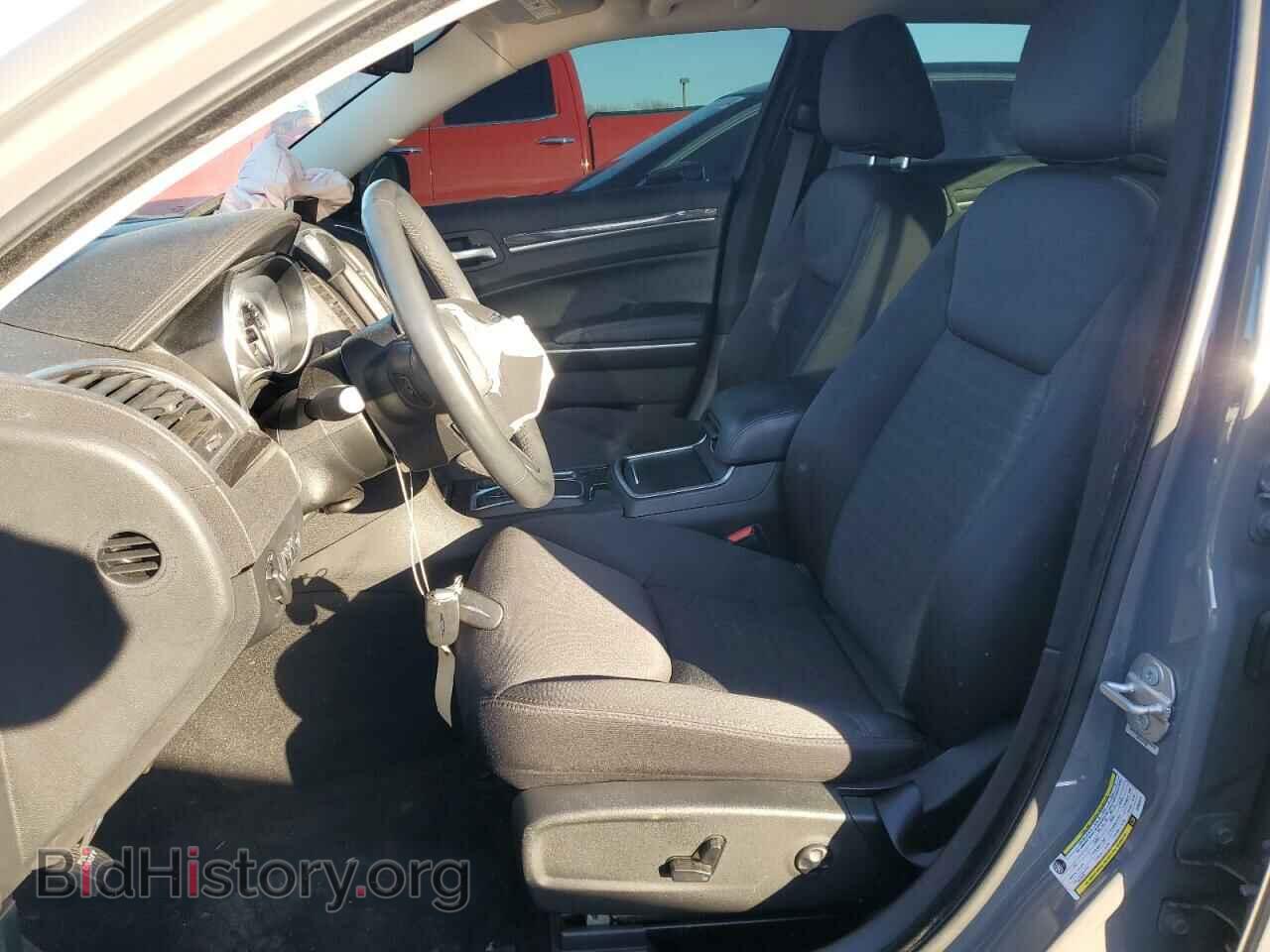 2019 CHRYSLER 300 - VIN: 2C3CCAAG5KH602014 - Фото 7
