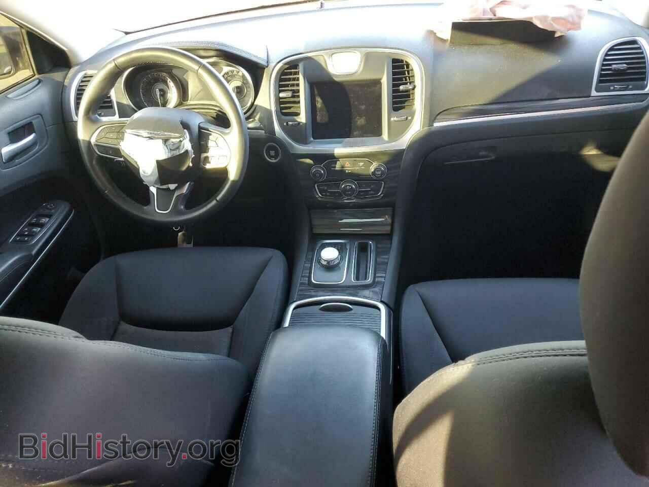 2019 CHRYSLER 300 - VIN: 2C3CCAAG5KH602014 - Фото 8
