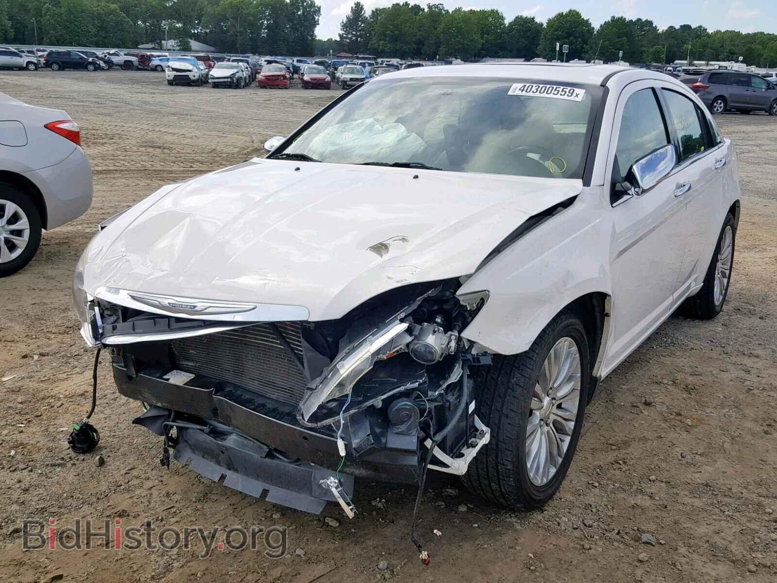 2011 CHRYSLER 200 - VIN: 1C3BC2FG3BN522180 - Фото 2