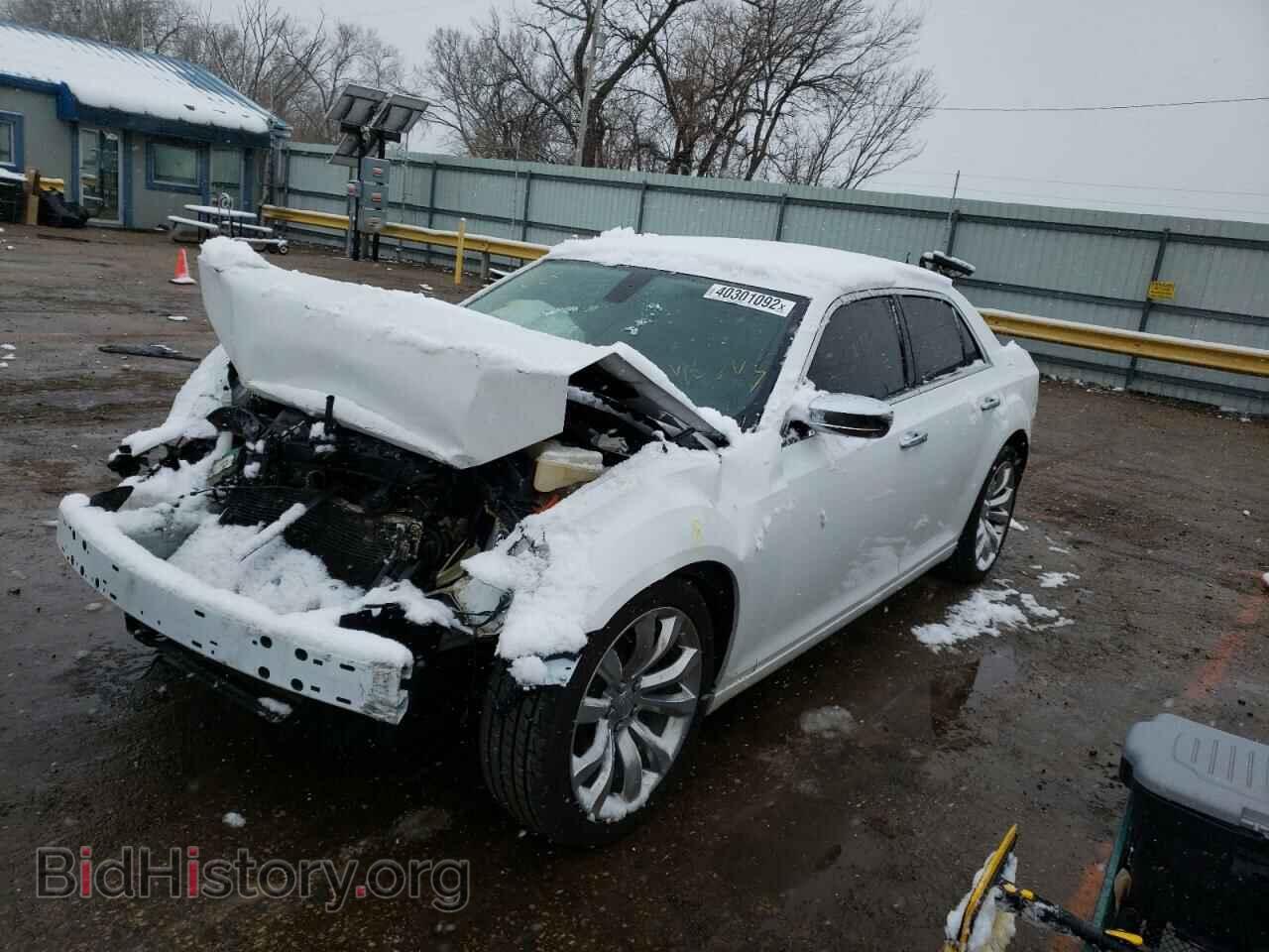 2019 CHRYSLER 300 - VIN: 2C3CCAEGXKH689371 - Фото 2